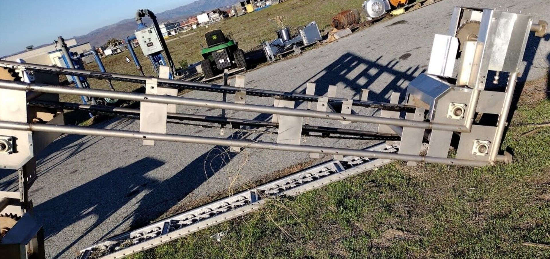 (Located in Hollister, CA) RBM EC20WX14-7HX6-8L Elevator Conveyor, Rigging Fee: $100