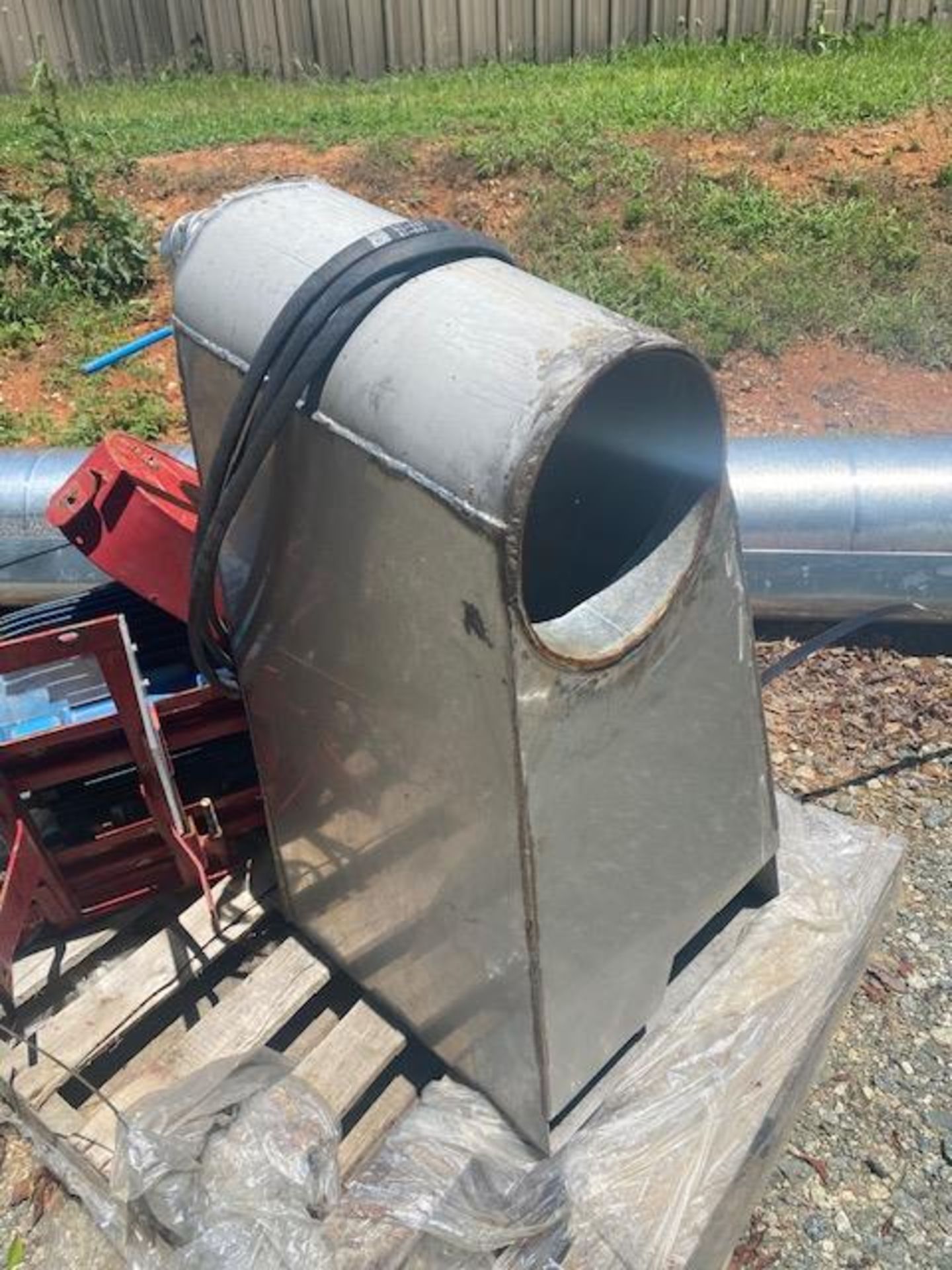 Lot Location: Greensboro NC 9'' DIAMETER X 53'' LONG, 20 HP TUBULAR INCLINED SCREW CONVEYOR AUGER. - Image 4 of 8