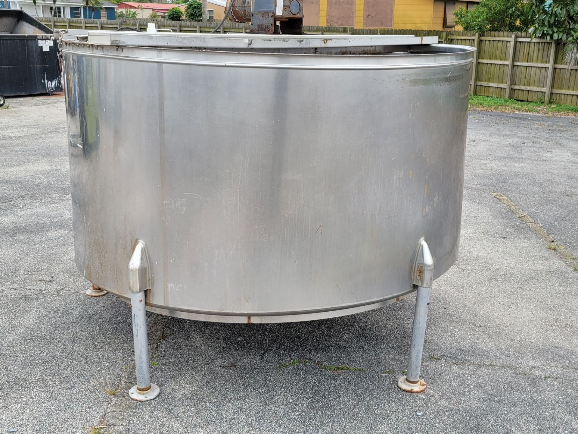 (Located in Belle Glade, FL) STAINLESS STEEL 1000 GALLON MIXING TANK, Loading/rigging fee: $100 - Bild 2 aus 5