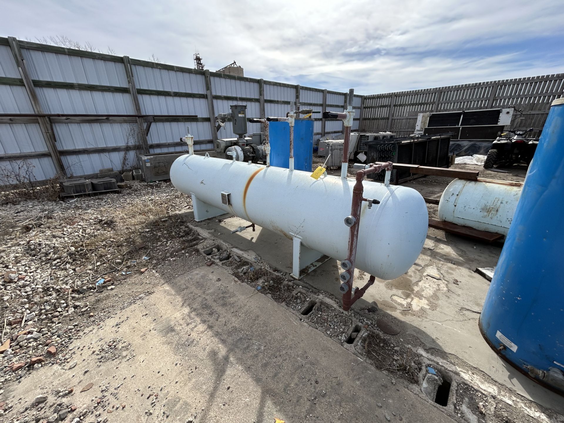 Lot Location: Hartley IA - York International Horizontal Freon collection tank - Image 3 of 4