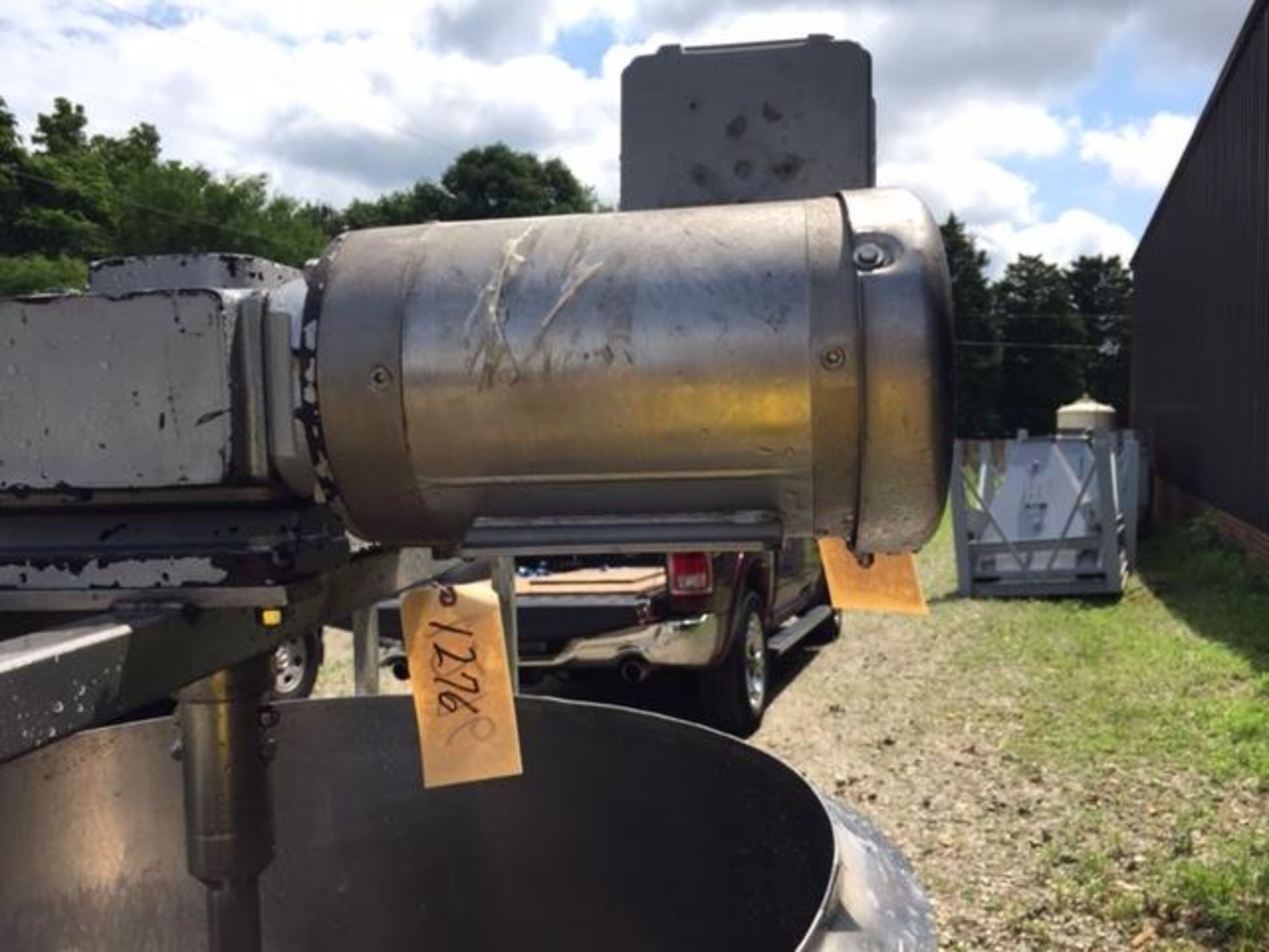 Lot Location: Greensboro NC 110 GALLON STAINLESS STEEL INSULATED MIX TANK - Image 6 of 13