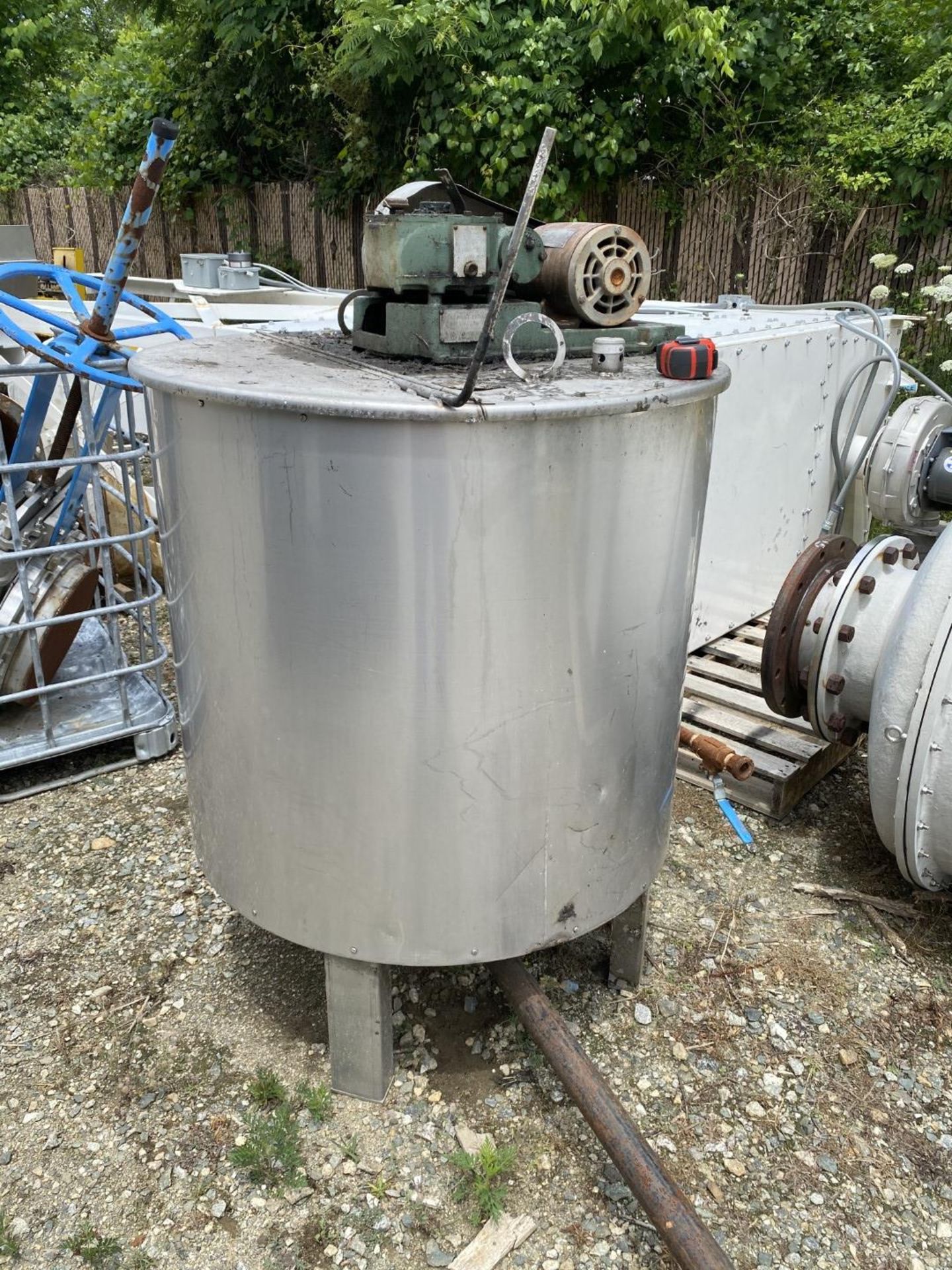 Lot Location: Greensboro NC 150 GALLON STAINLESS STEEL LIQUID MIXING TANK - Image 12 of 14