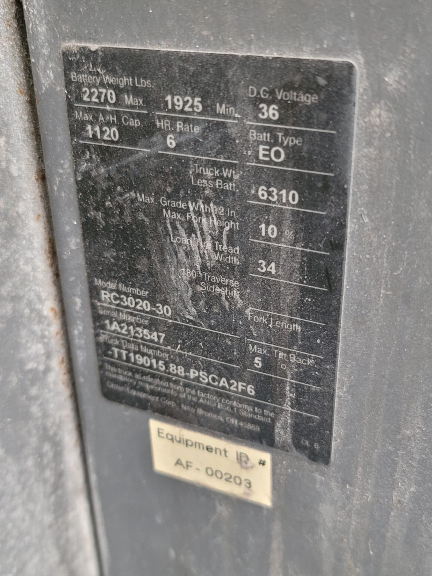 (Located in Belle Glade, FL) CROWN ELECTRIC FORKLIFT, Model# RC3020-30, SERIAL# 1A213547, NO - Image 2 of 4