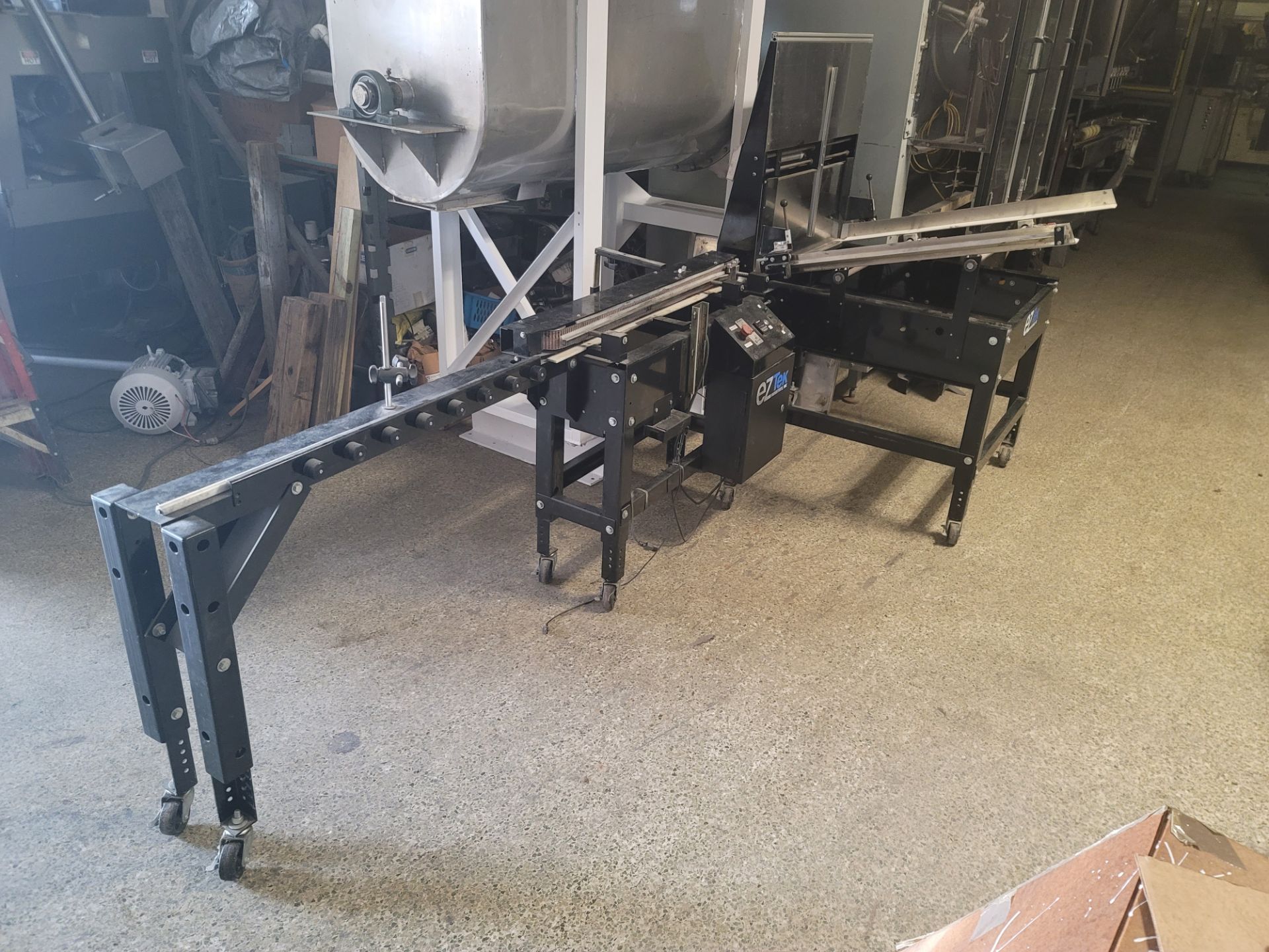 (Located in Belle Glade, FL) EZTEK INDUSTRIES BOX SEALER, Loading/rigging fee: $100 - Image 2 of 4