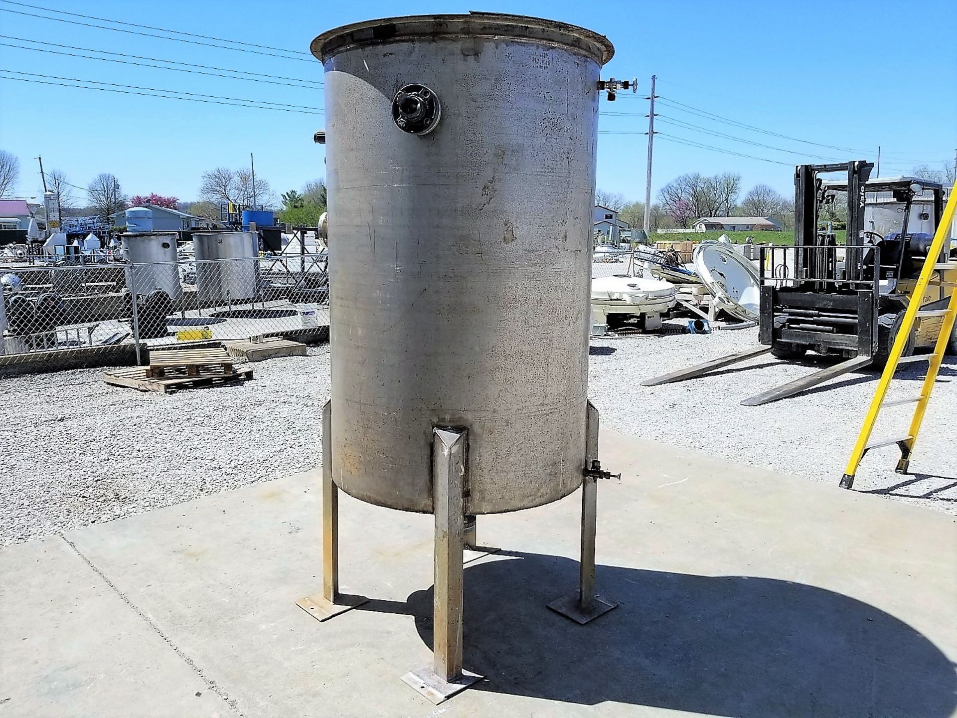Lot Location: Greensboro NC Used 500 GALLON STAINLESS STEEL TANK with Internal Coil - Image 4 of 10