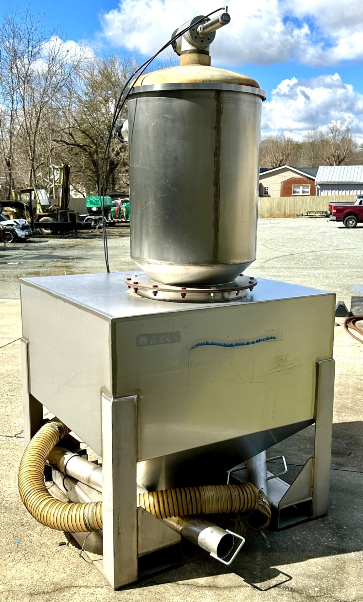 Lot Location: Greensboro NC 50 CUBIC FOOT PREMIER STAINLESS STEEL PORTABLE TOTES WITH VACUUM HOPPER - Image 4 of 8