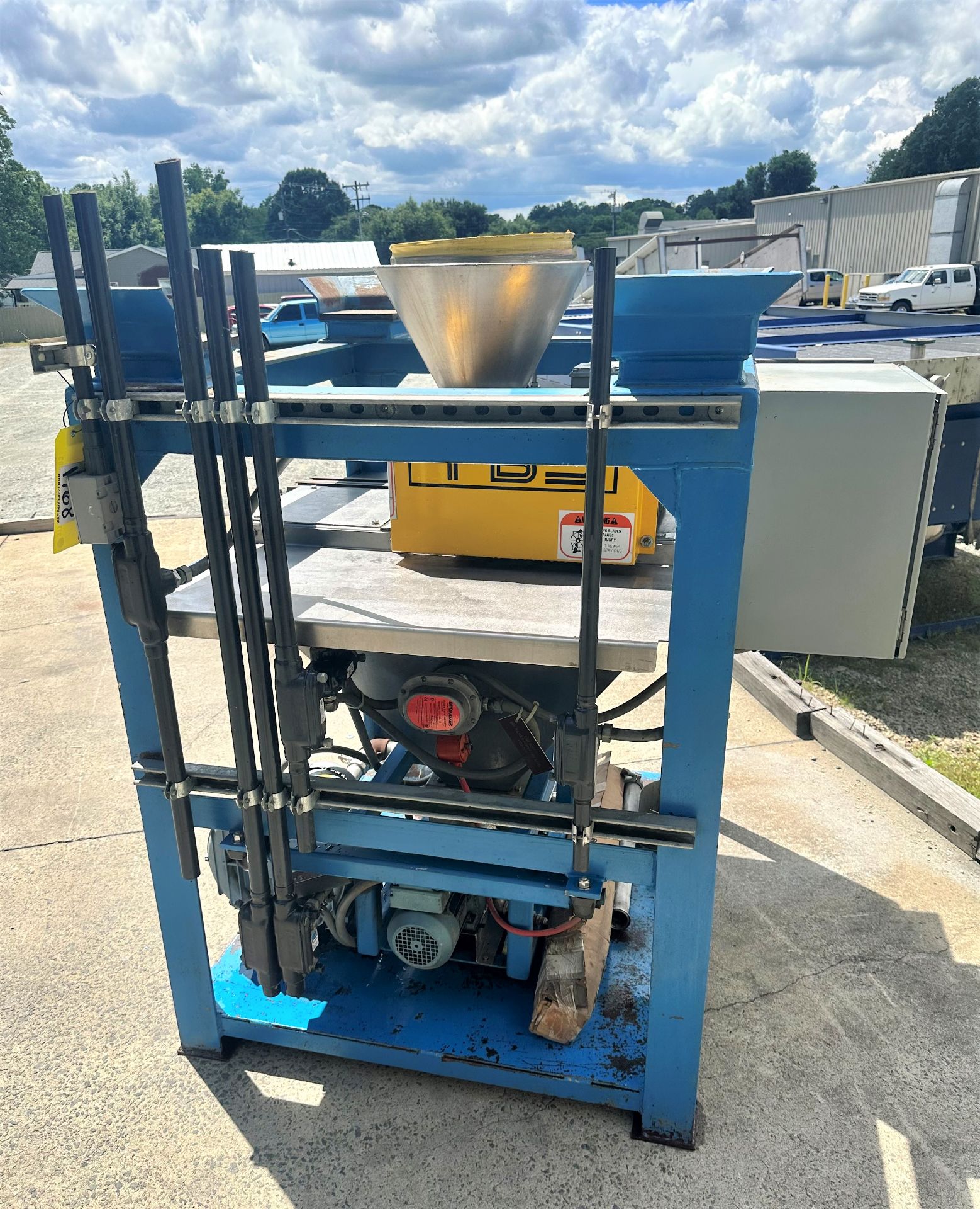 Lot Location: Greensboro NC TOTE BIN / BULK BAG UNLOADER W/ STAINLESS STEEL SCREW FEEDER AND ROTARY - Image 4 of 21