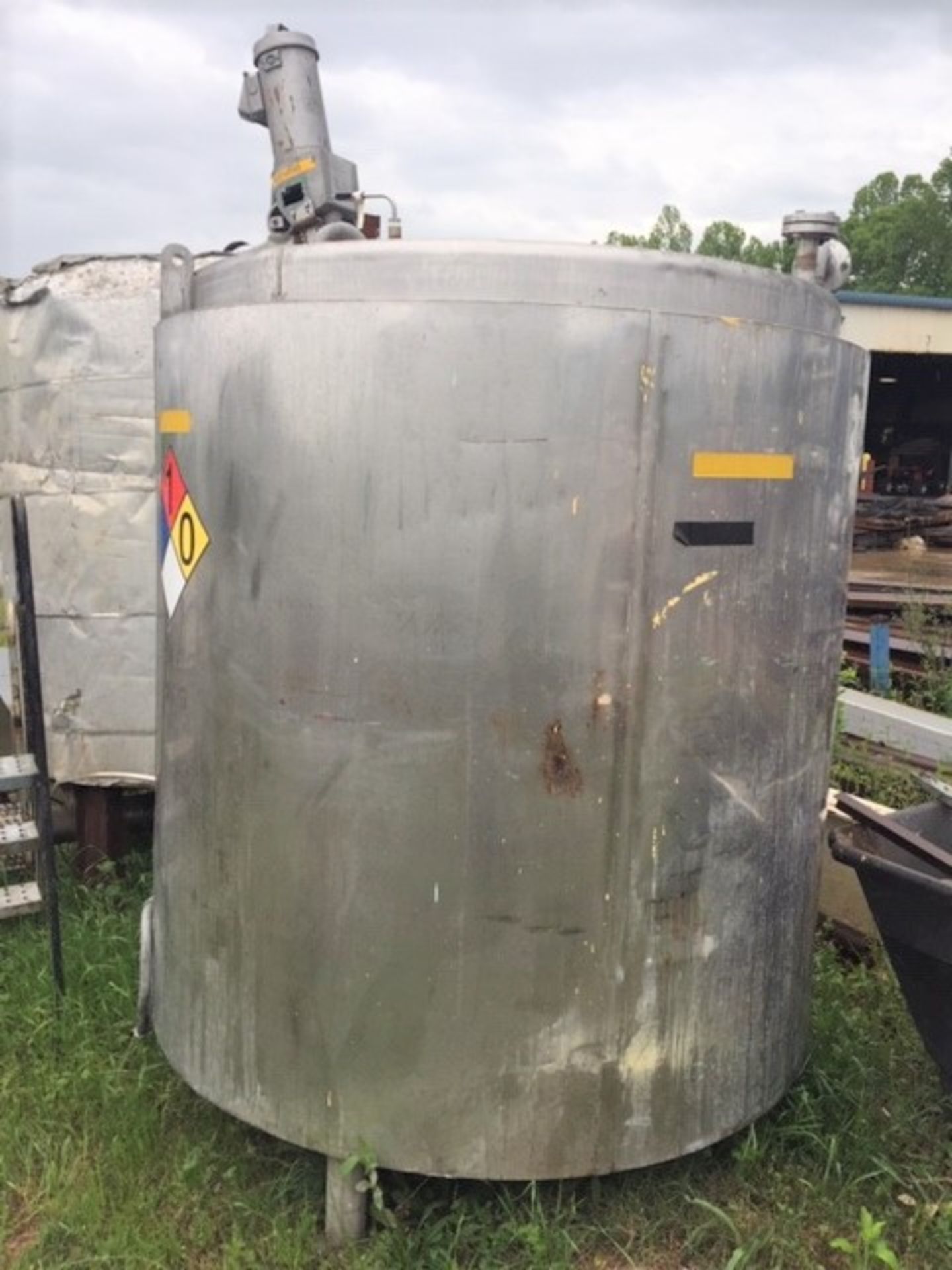 Lot Location: Greensboro NC USED 1100 GALLON STAINLESS STEEL HEATED MIX TANK. - Image 2 of 12