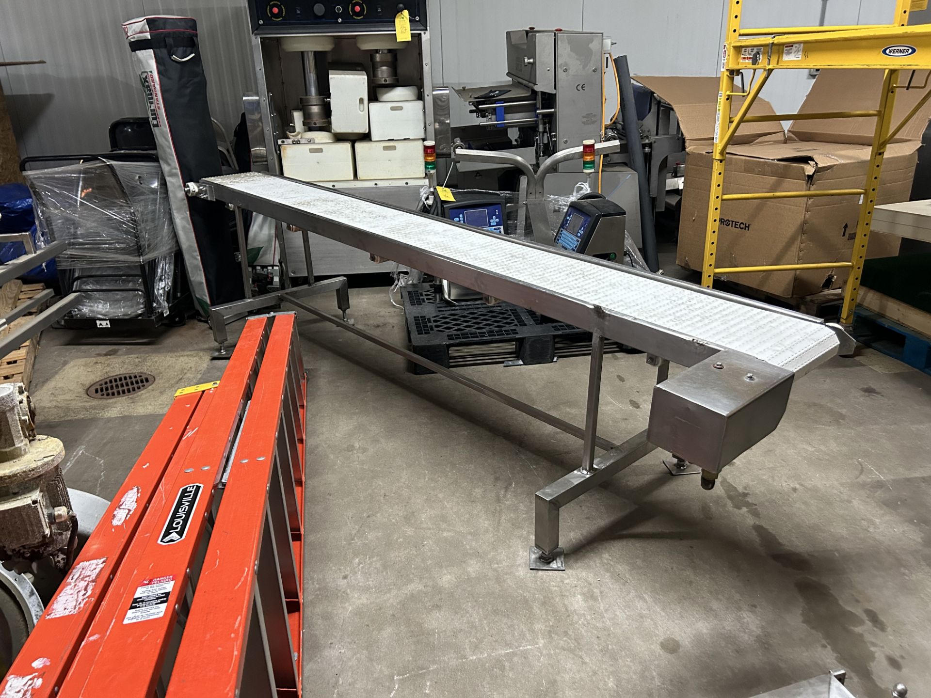 Lot Location: St. Louis MO - 90-Degree Belt Conveyor & Straight Conveyor Piece, Belt Approx. 12'' W