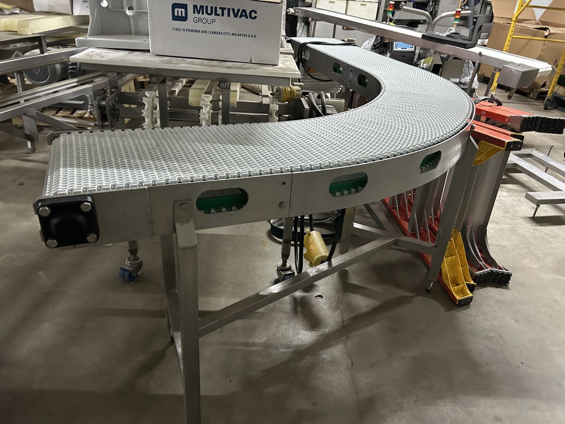 Lot Location: St. Louis MO - 90-Degree Belt Conveyor & Straight Conveyor Piece, Belt Approx. 12'' W - Image 6 of 10