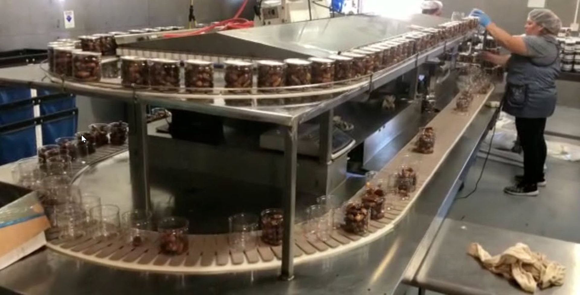 (Located in Hollister, CA) Clear Canning Machine with a Truckload of Supplies Empty Cans with Lids - Bild 12 aus 12