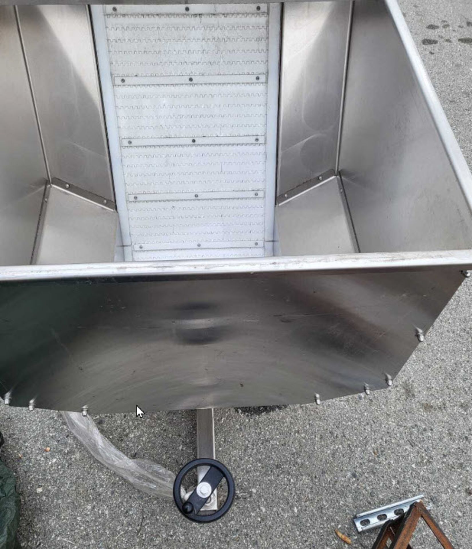 (Located in Hollister, CA) Lid Dispenser for Food Industry, Rigging Fee: $100 - Image 6 of 11