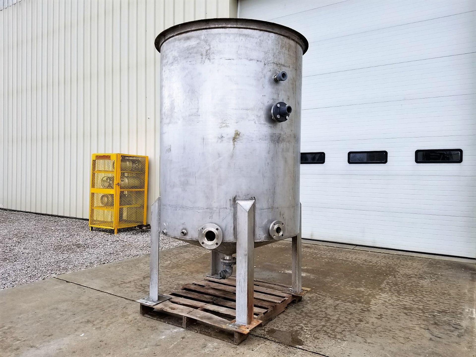 Lot Location: Greensboro NC Used 585 Gallon Stainless Steel Tank, Open Top with Pipe Coils - Image 2 of 9