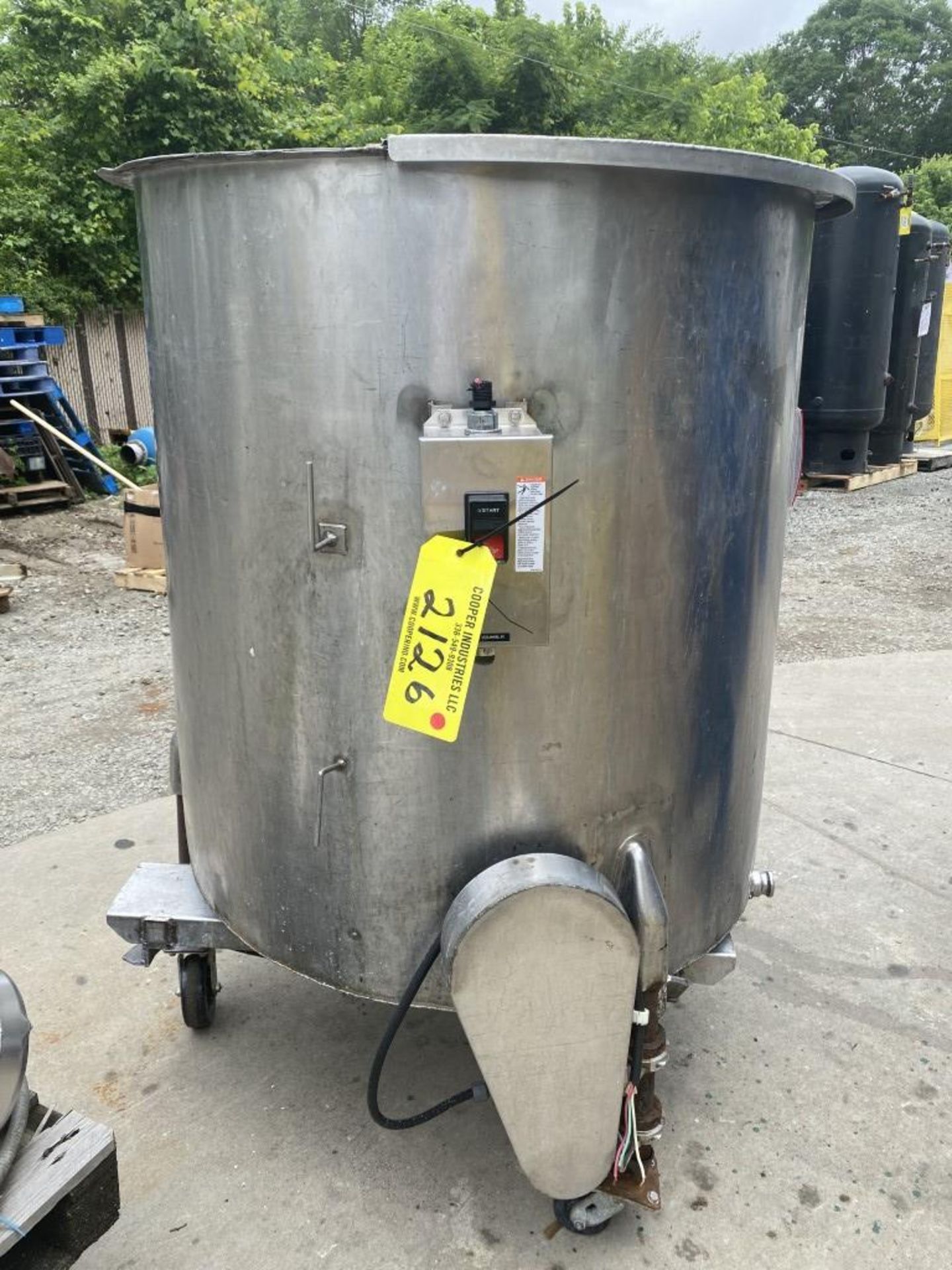 Lot Location: Greensboro NC 330 GALLON STAINLESS STEEL PORTABLE MIX TANK.