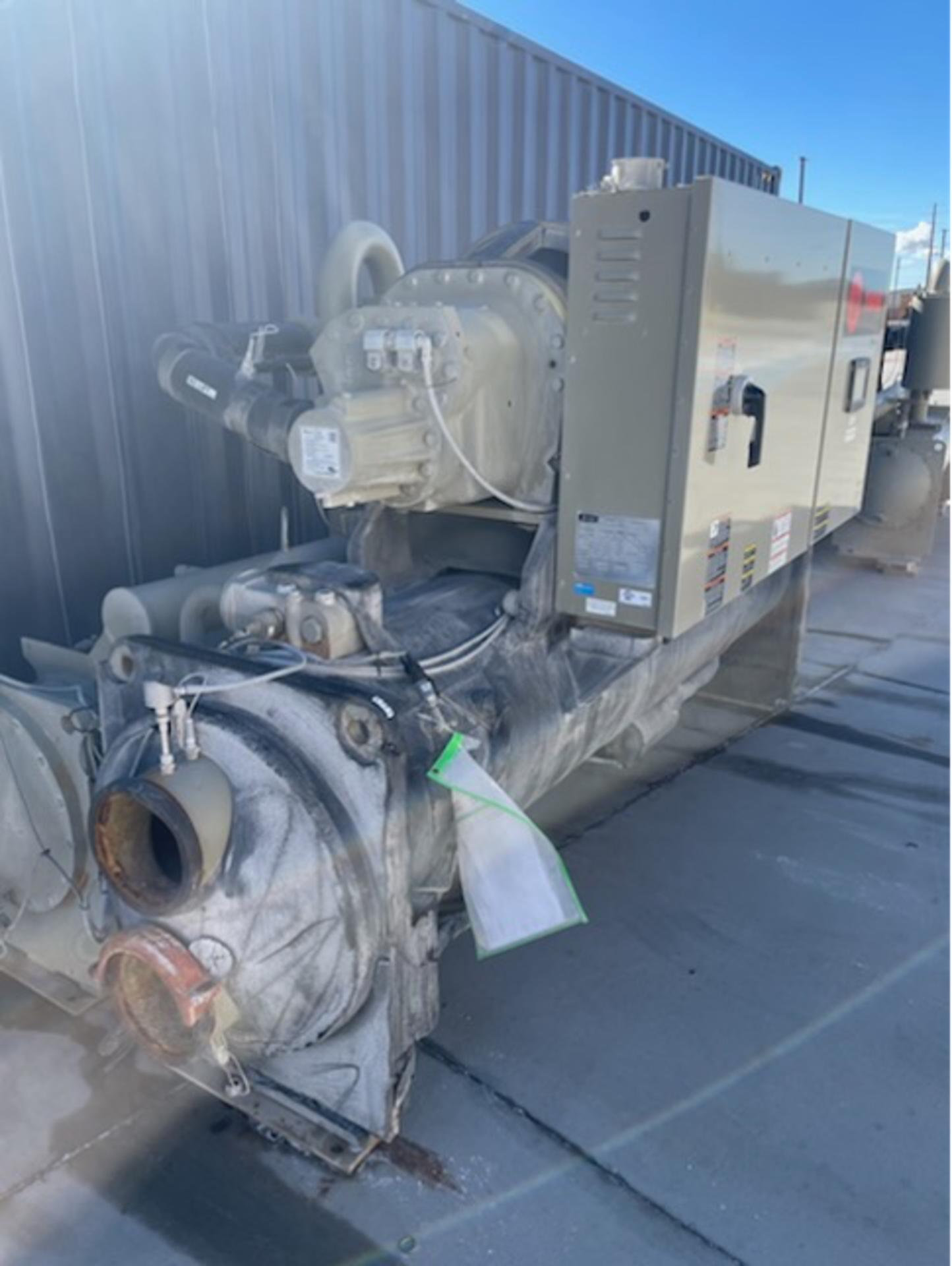(Located in Kingman, AZ) Trane Chiller, Serial# U18E00870, 460V (condenser tubes are fouled badly
