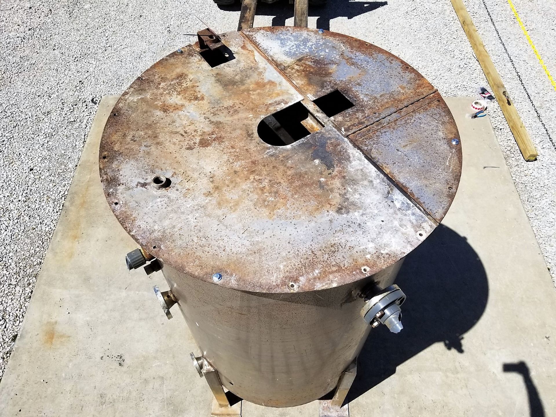 Lot Location: Greensboro NC Used 500 GALLON STAINLESS STEEL TANK with Internal Coil - Image 9 of 10