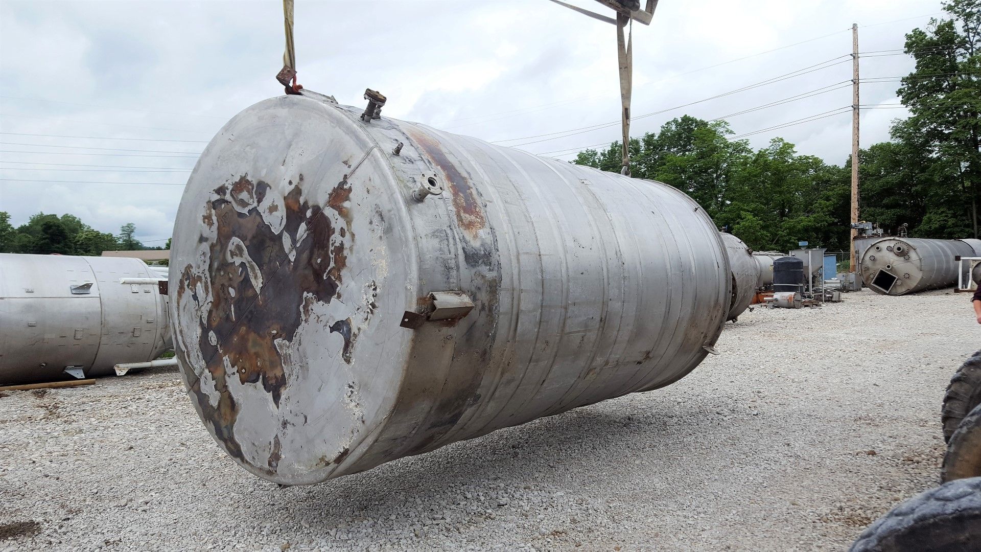 Lot Location: Greensboro NC Used 6000 Gallons 8ft. Diameter Stainless Steel Vertical Tank - Image 6 of 10