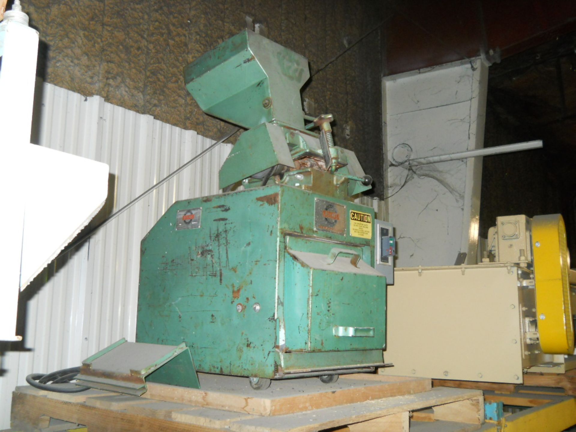 Lot Location: Newton KS - HOLMES LAB CRUSHER, MODEL 201XL 2 HP, S/N #42135-3