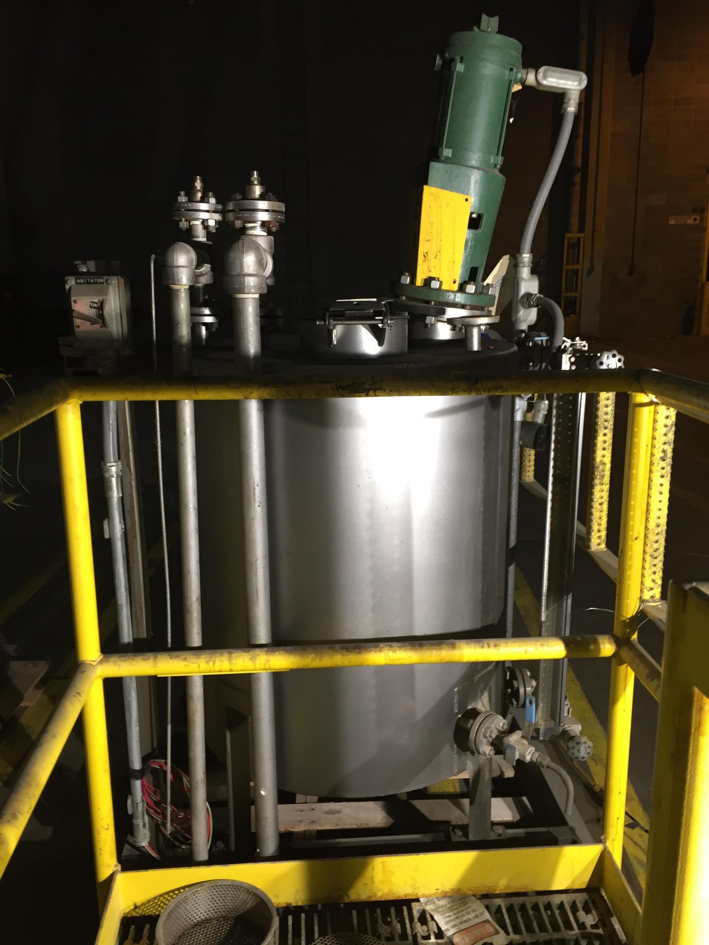 Lot Location: Greensboro NC 100 GALLON STAINLESS MIX TANK WITH LIGHTNIN MIXER MODEL XDC30 - Image 11 of 14