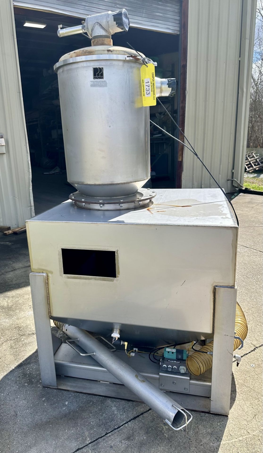 Lot Location: Greensboro NC 50 CUBIC FOOT PREMIER STAINLESS STEEL PORTABLE TOTES WITH VACUUM HOPPER - Bild 2 aus 8