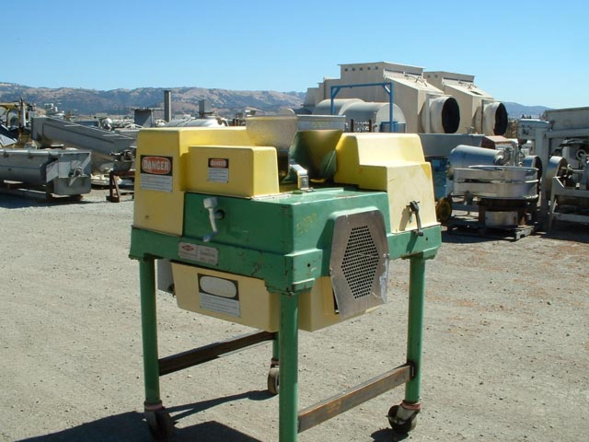 (Located in Morgan Hill, CA) Fitzpatrick Hammer Mill, Model DAS06, SN 9223, Auger Feed, S/S Product - Bild 3 aus 6