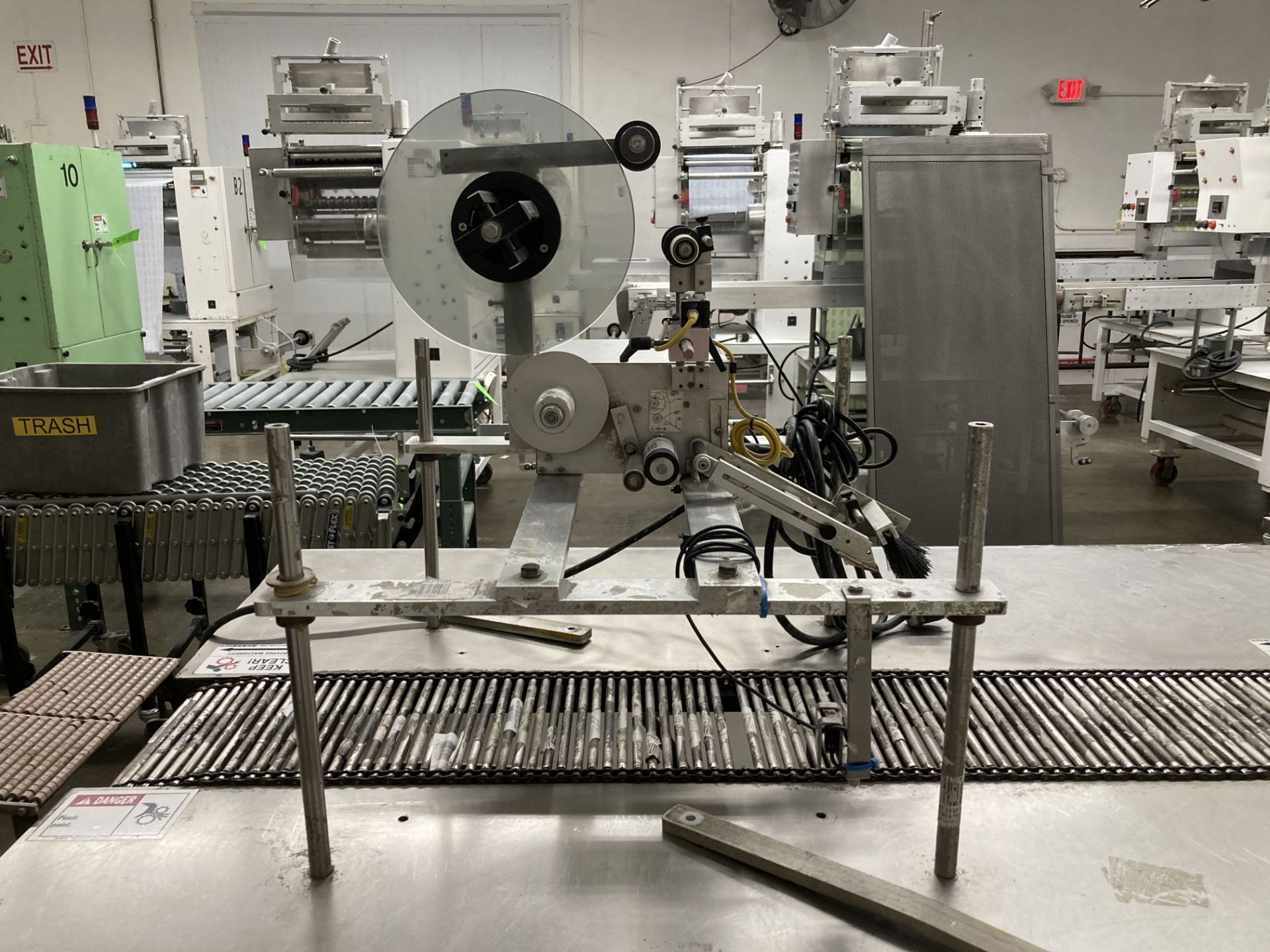 Elmark Packaging Inc labeler with conveyor mounted on 120 in x 48 in table , model MP25-150LR-02-751 - Image 3 of 4