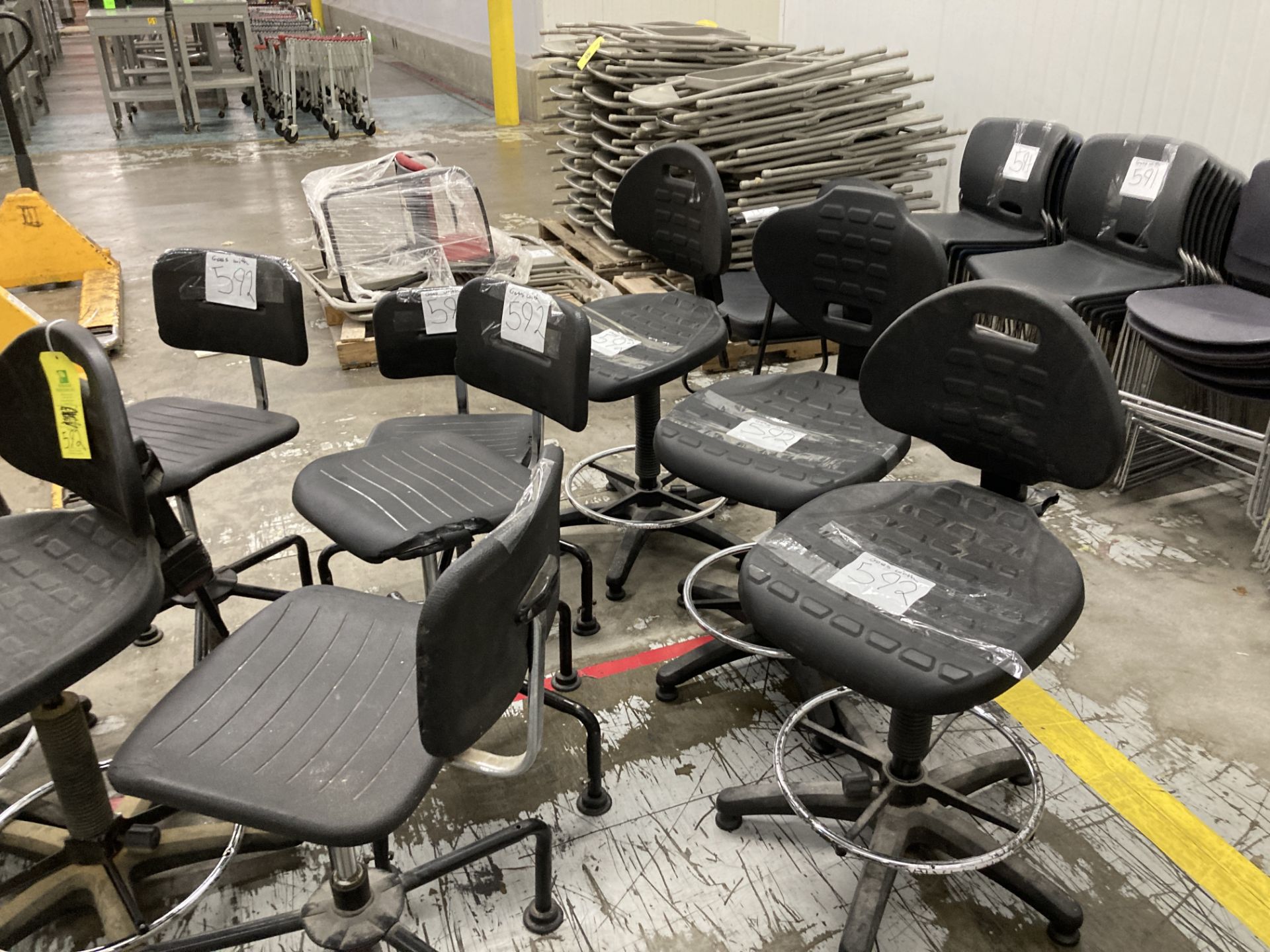 LOT OF 9 office chairs Rigging Fee: $ 125 - Image 2 of 2