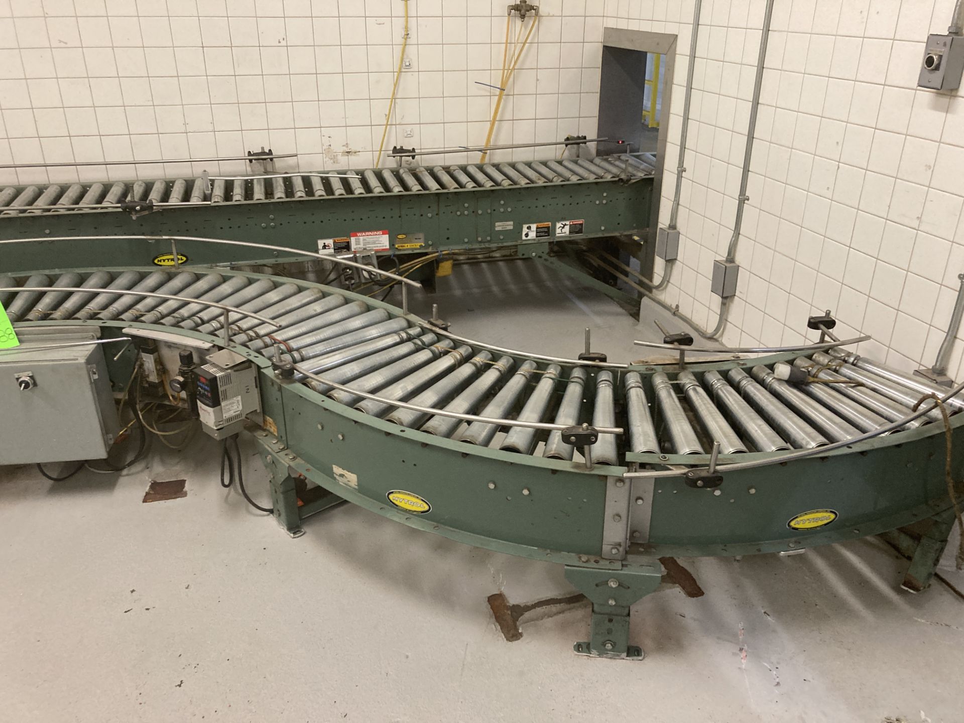 Hytrol case conveyor , 17 in BF width straight with offset and 90 deg turns Rigging Fee: $ 900 - Image 3 of 5