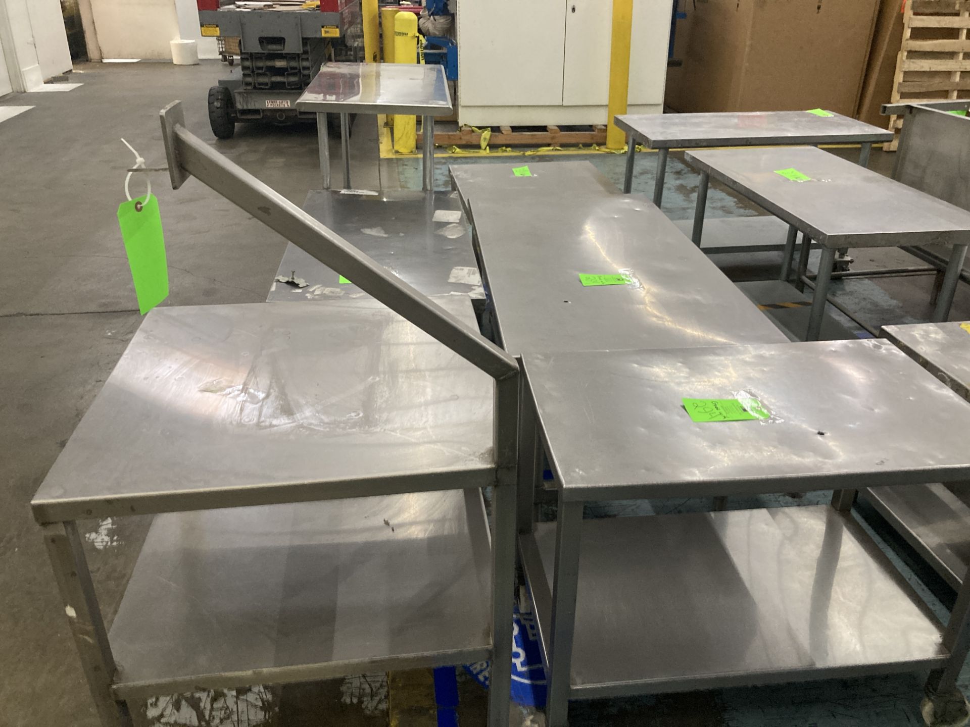 LOT OF 5 stainless steel table, 30 in X 36 X 21 in H, 30 in X 60 in x 24 in h, 30 in x 30 in x 30