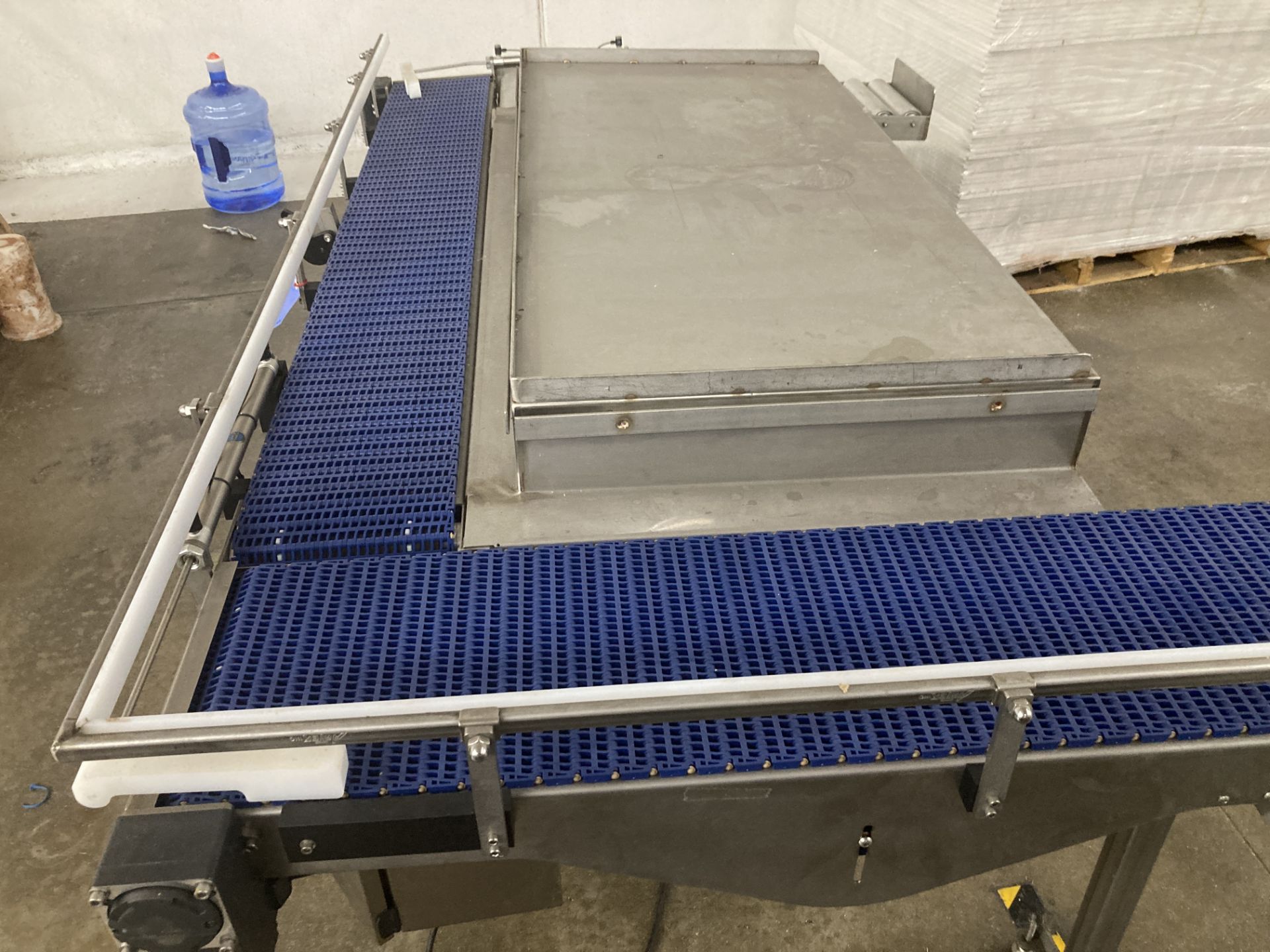 U shape conveyor table , 76 in w x 43 in Rigging Fee: $ 150 - Image 2 of 3