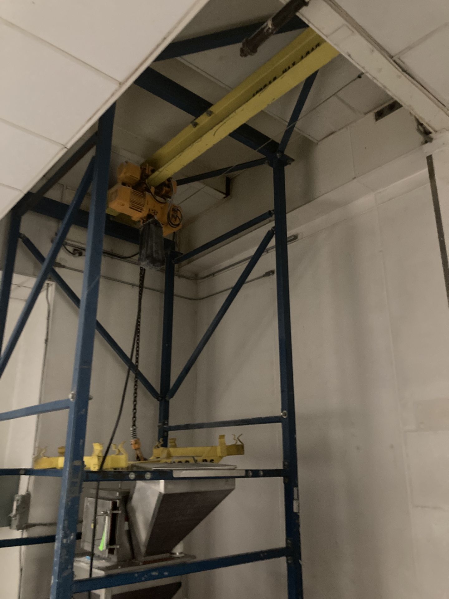 Harrington 2 ton hoist bag lift system, 460 vac, 4000 lbs max load Rigging Fee: $ 900 - Image 2 of 2