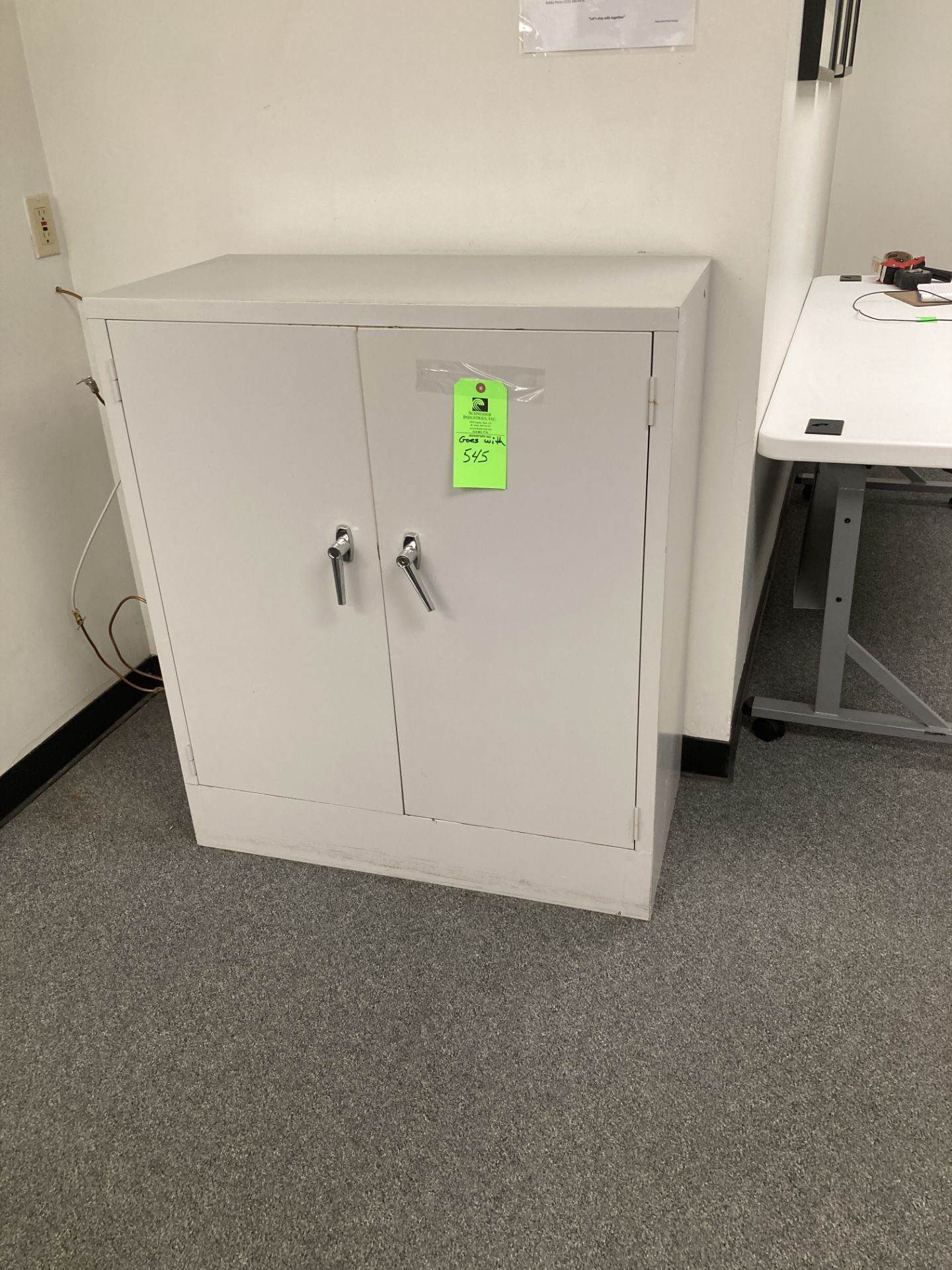 LOT OF 72 in x 24 in desk, 3- filing cabinet , push cart, 2 storage cabinet, shelf unit 32 in 13 - Image 5 of 6