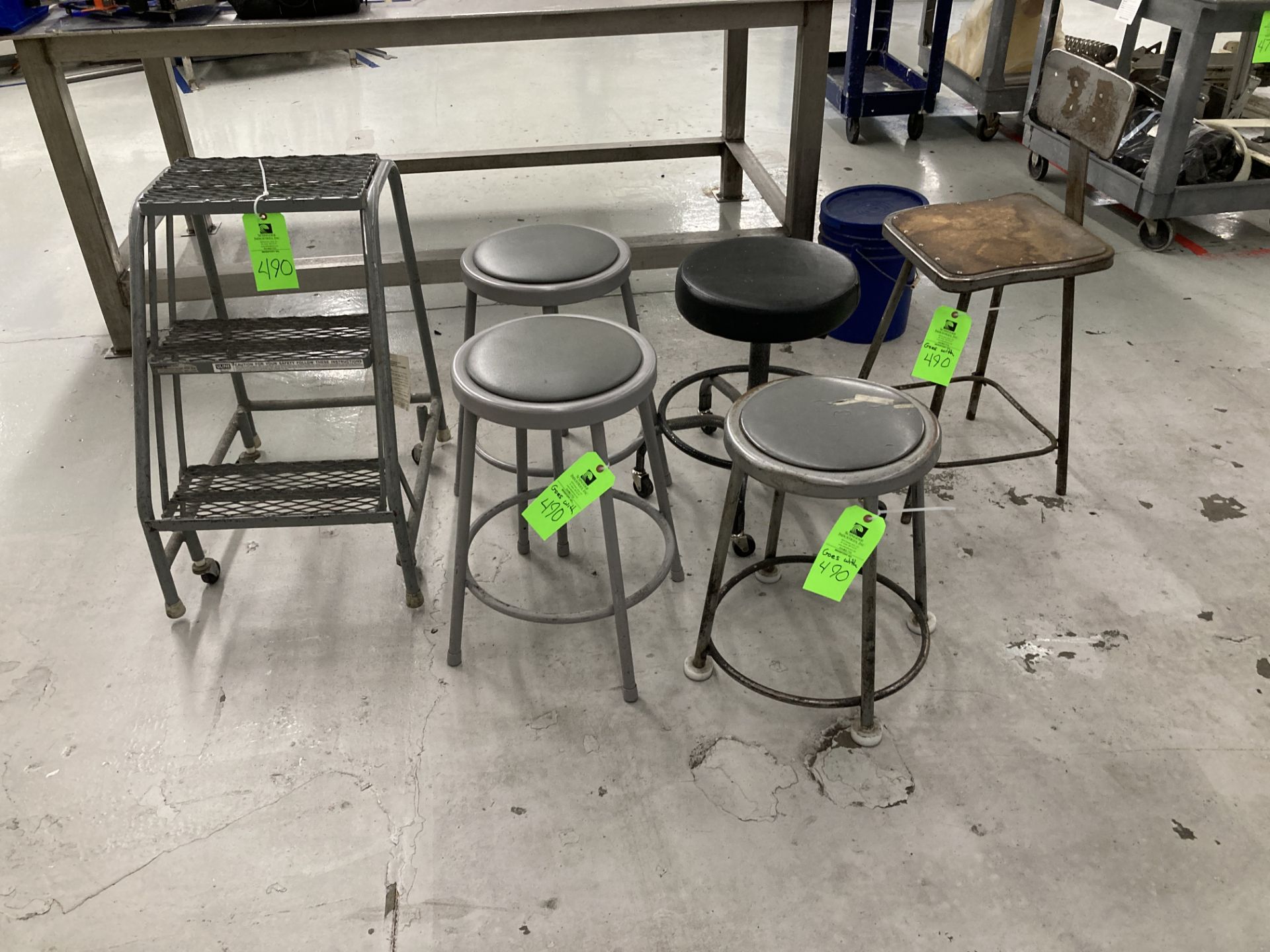 LOT 5 metal stool and 1 portable stair 18 in w x 31 in hgt Rigging Fee: $ 75