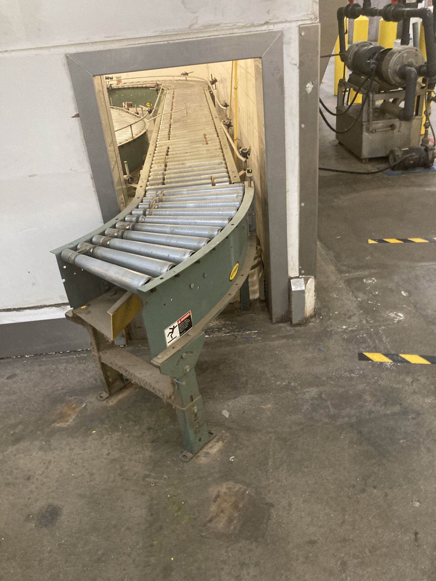 Hytrol case conveyor , 17 in BF width straight with offset and 90 deg turns Rigging Fee: $ 900 - Image 5 of 5