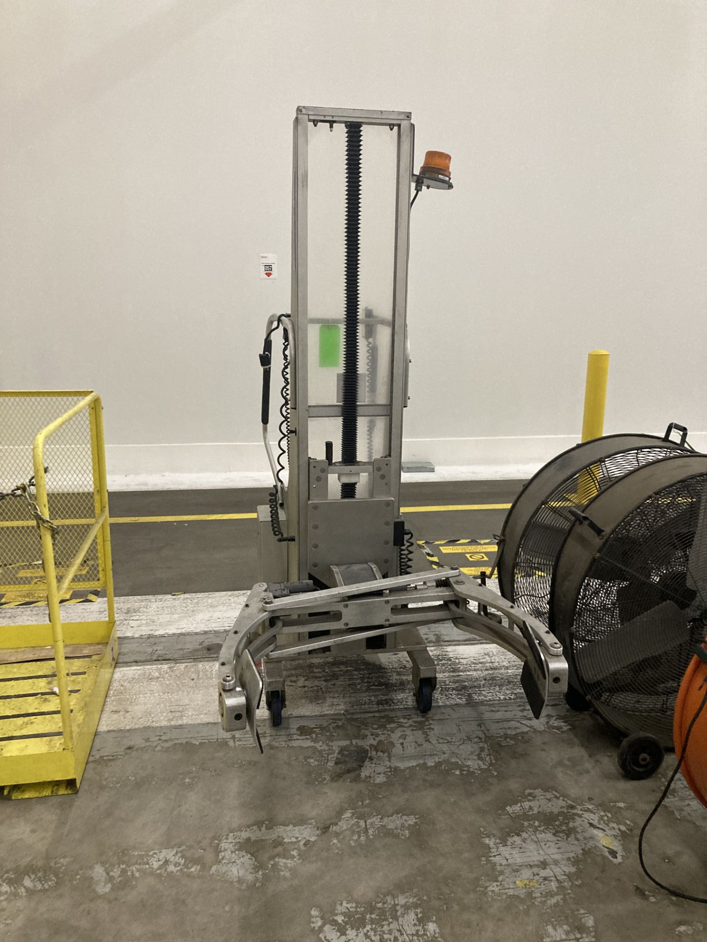 ALUM-A*LIFT roll stock rechargeable lift cart , 250 lbs limit Rigging Fee: $ 75 - Image 2 of 2