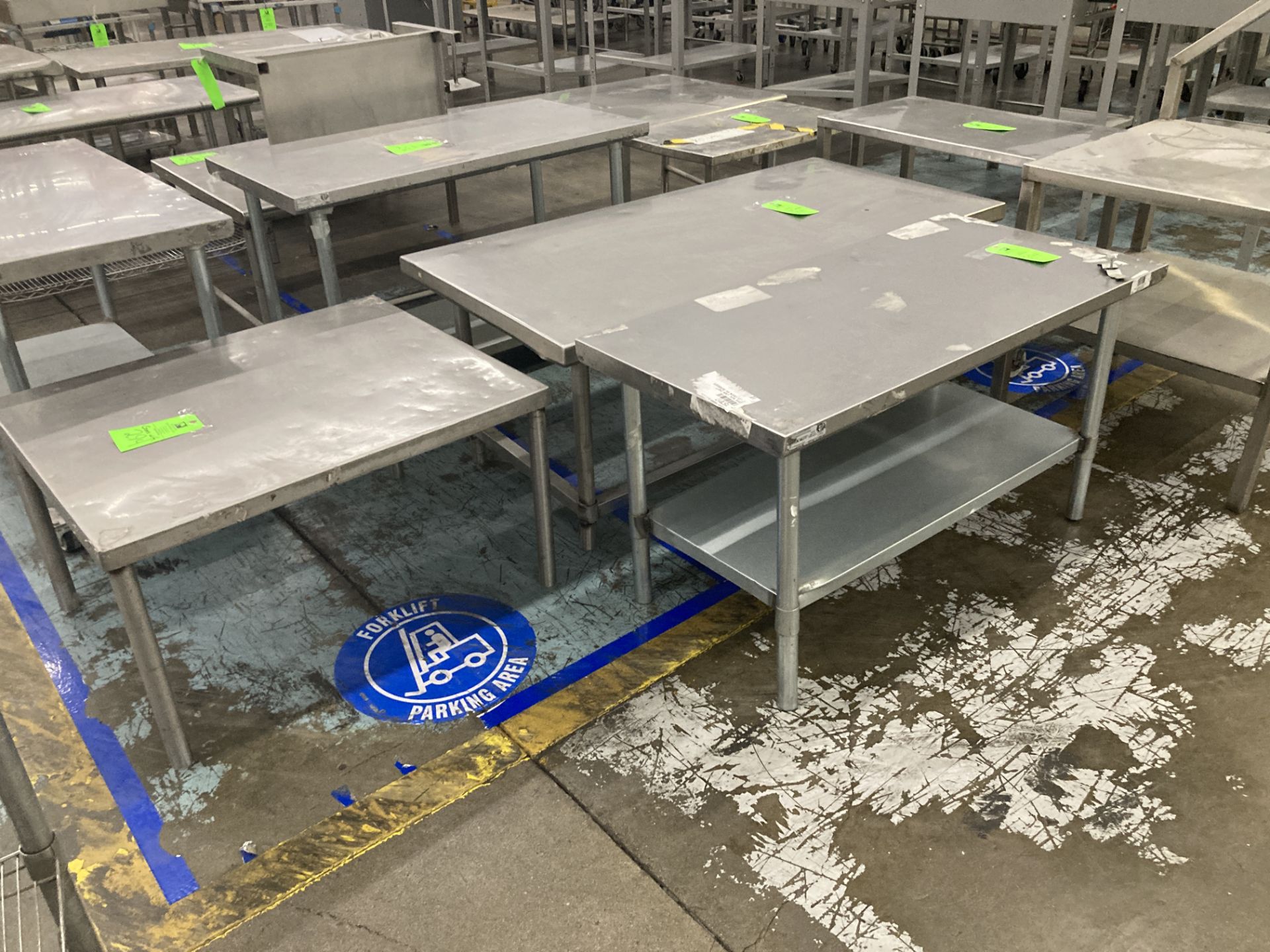 LOT OF 5 stainless steel table, 30 in X 36 X 21 in H, 30 in X 60 in x 24 in h, 30 in x 30 in x 30 - Image 3 of 3