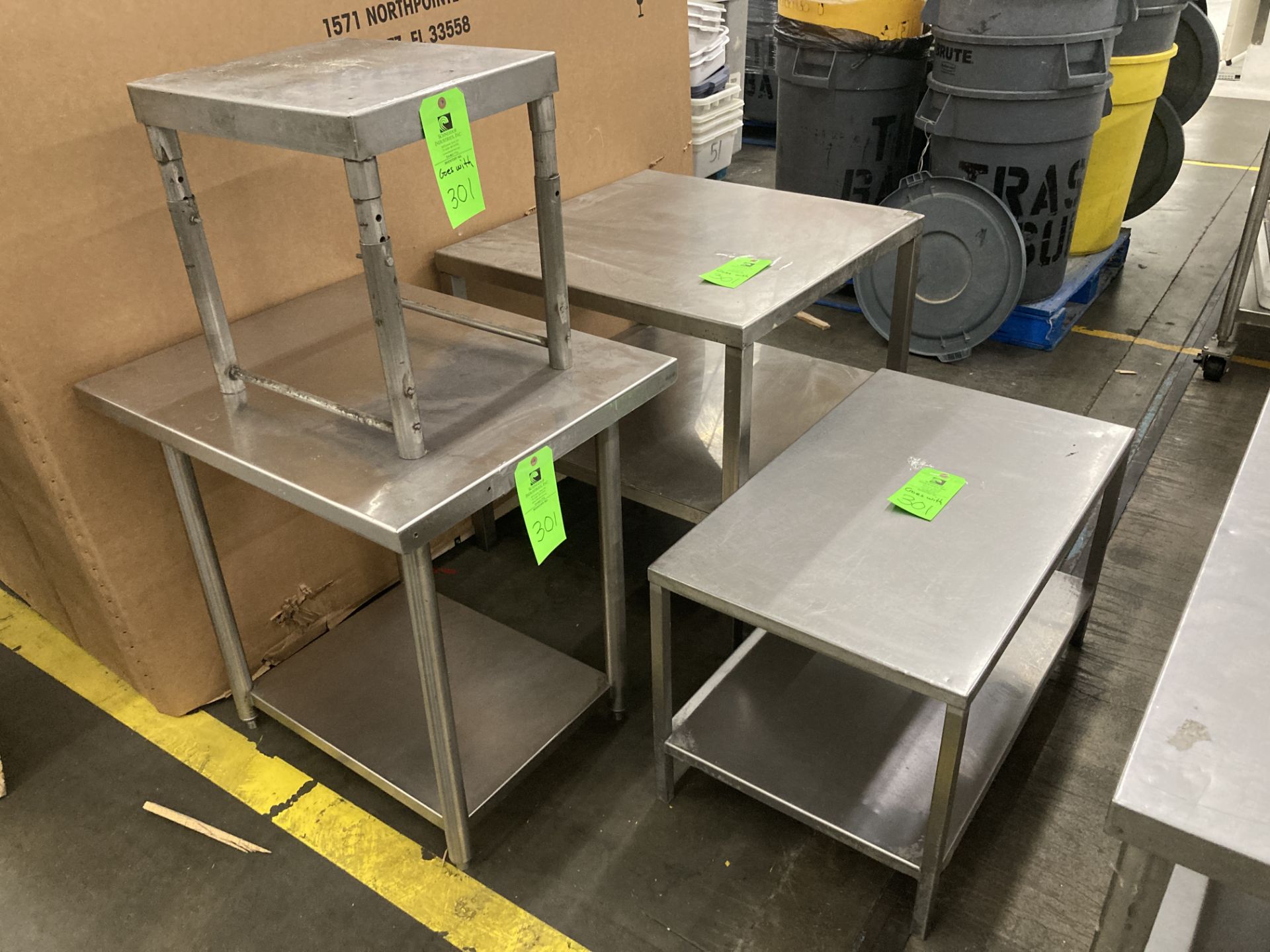 LOT OF 4 stainless steel table, 24 in x 30 in x 30 in h, 15 in x 17 in x 18 in h, 30 in x 20 in x 20