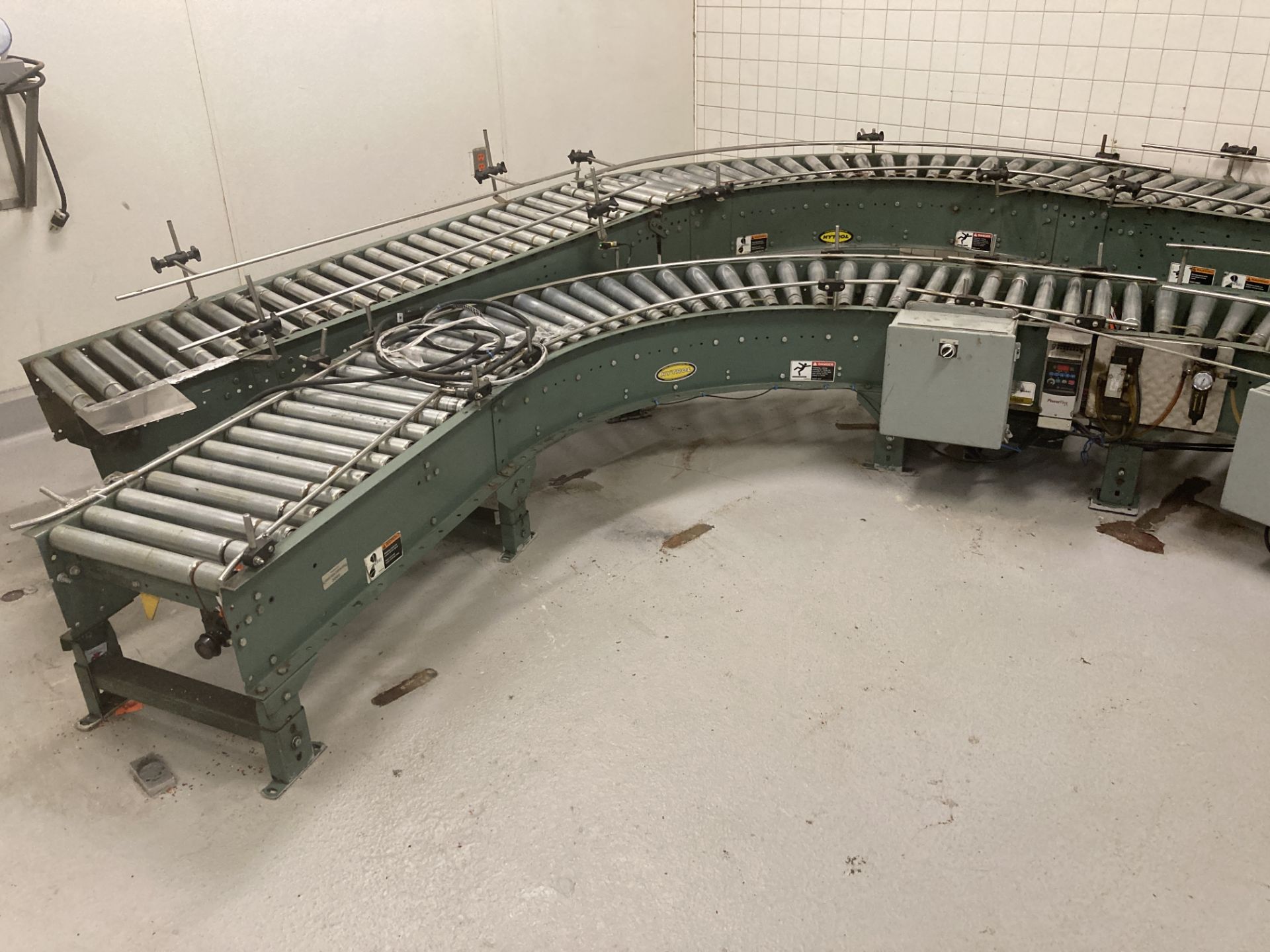 Hytrol case conveyor , 17 in BF width straight with offset and 90 deg turns Rigging Fee: $ 900 - Image 2 of 5