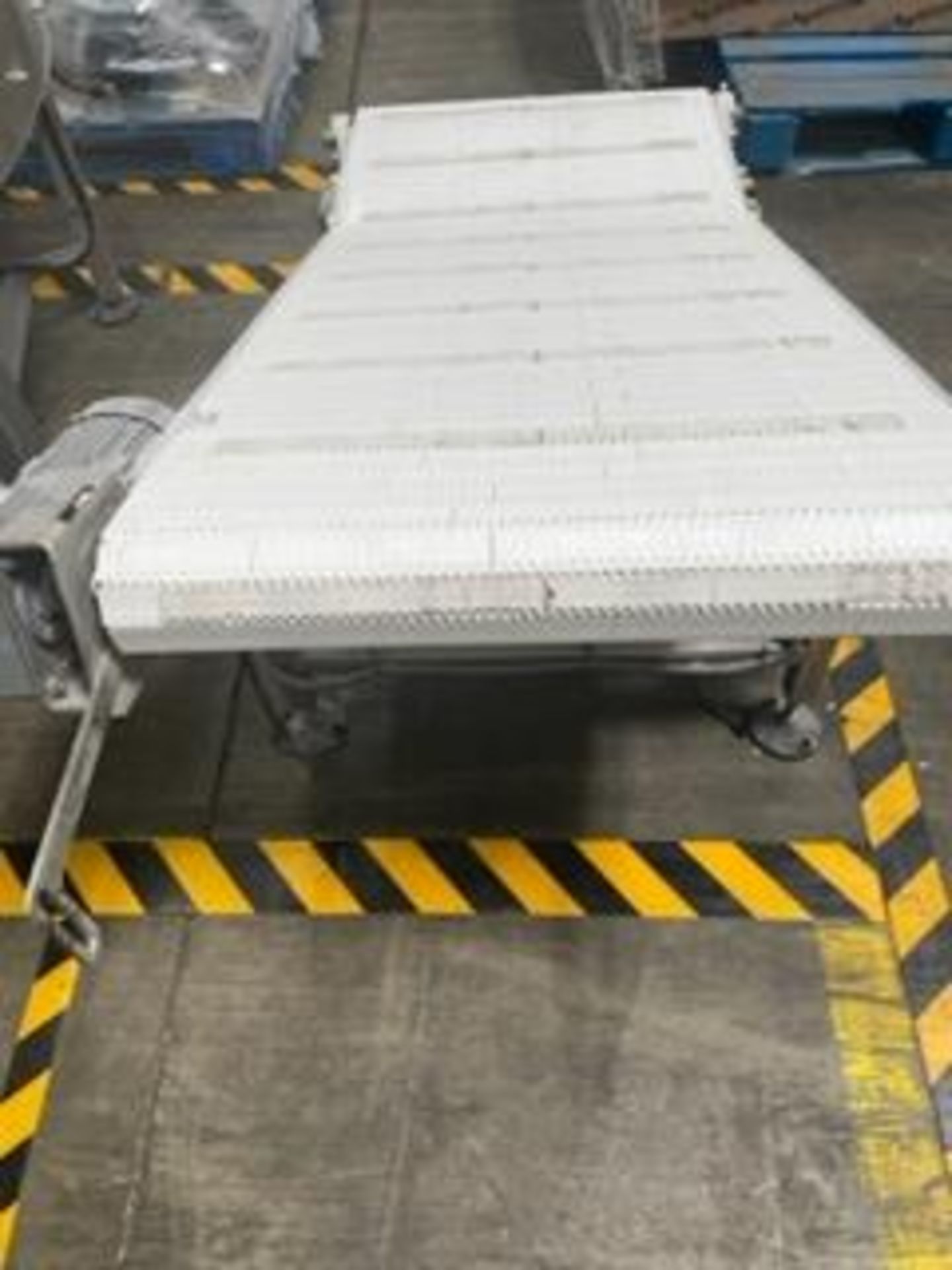 Incline conveyor system with VFD and 1/4 hp motor Rigging Fee: $ 75 - Image 2 of 3