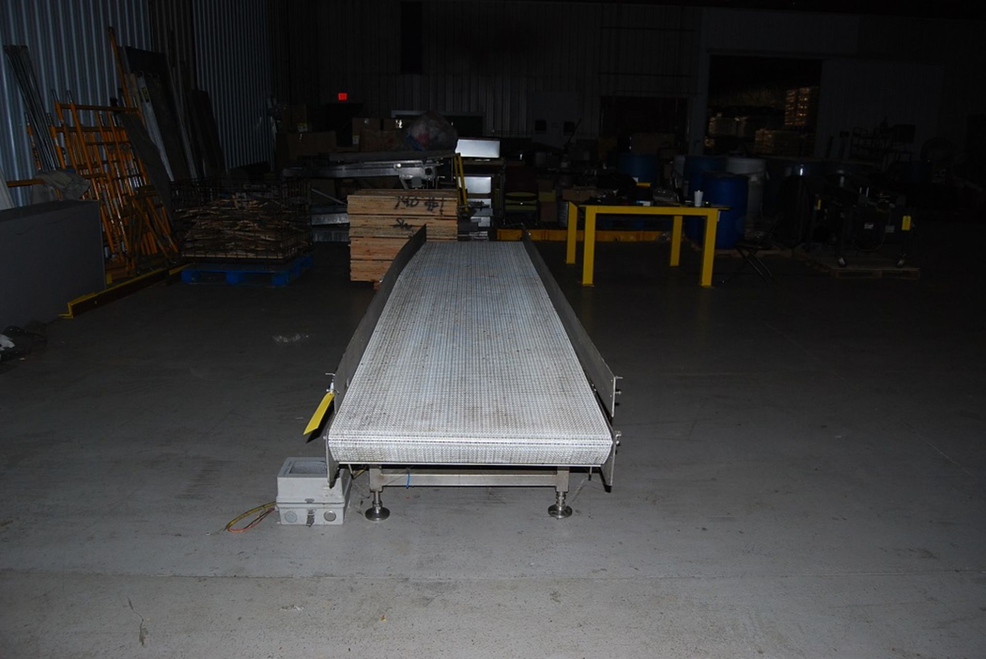 Tekkra System Accumulation Table 32" wide x 11'8" long x 28" to top of chain, 480 volt 3 phase 1 - Image 2 of 6