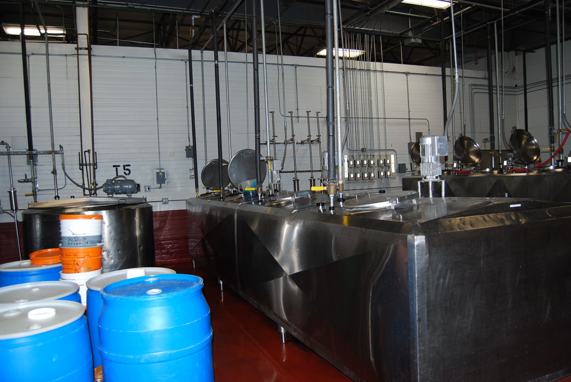 (Located in Chicago, Il) 4/450 Gallon - 4 Compartment insulated mixing tank - Dome top with manway, - Image 3 of 4