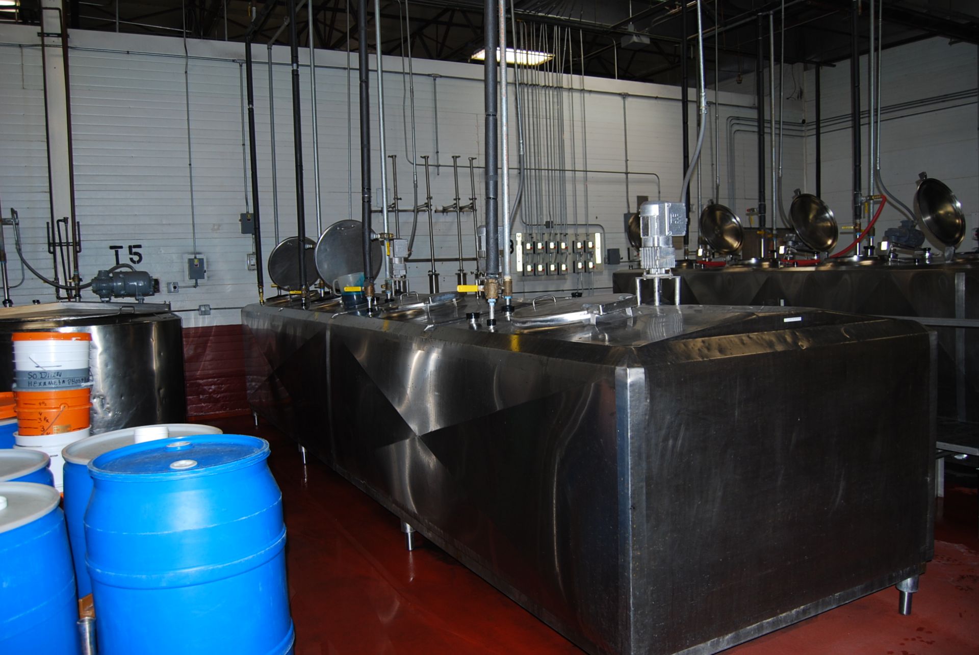 (Located in Chicago, Il) 4/450 Gallon - 4 Compartment insulated mixing tank - Dome top with manway, - Image 2 of 4