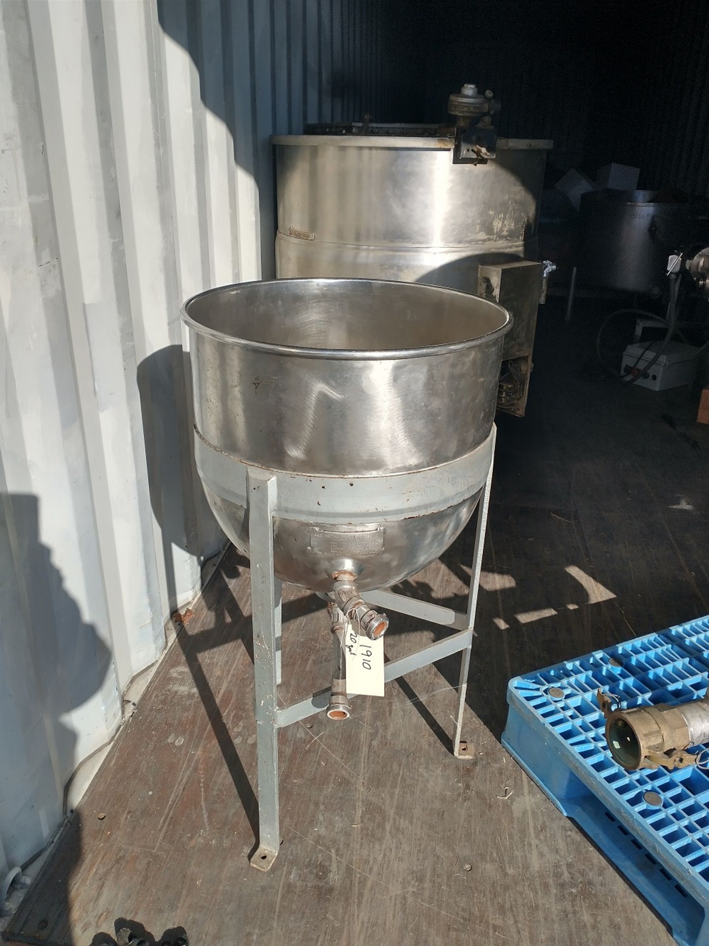 Lee Metal Products 20 gal. kettle on stand Model 232A 20.5" ID x 18" deep Foot print: 21.5 dia x 39 - Image 2 of 3