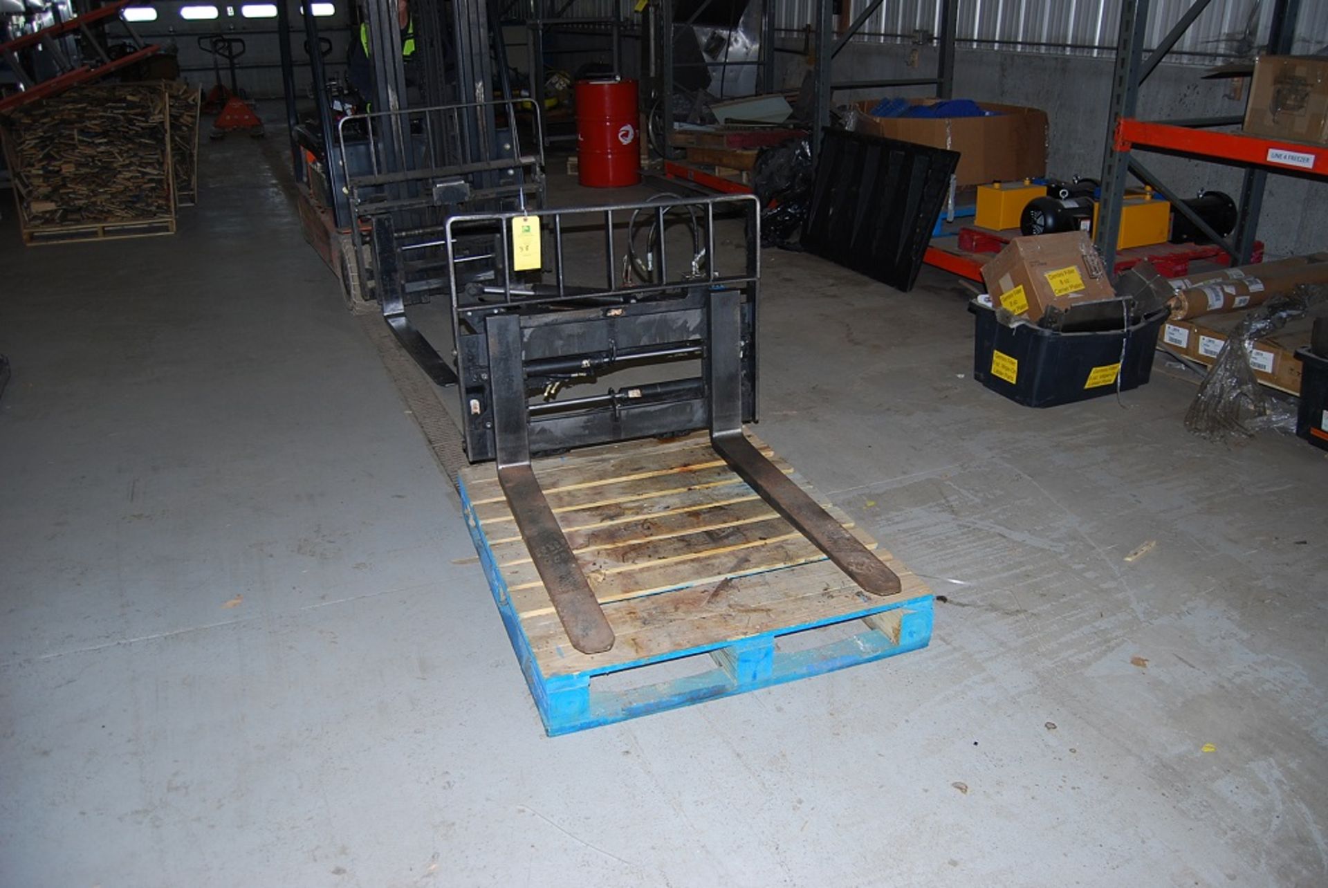 Fork Lift Fork Rack, Forks Have Adjustable Width Compatible with Yale Or Cat Fork Truck Catalog: - Bild 2 aus 5