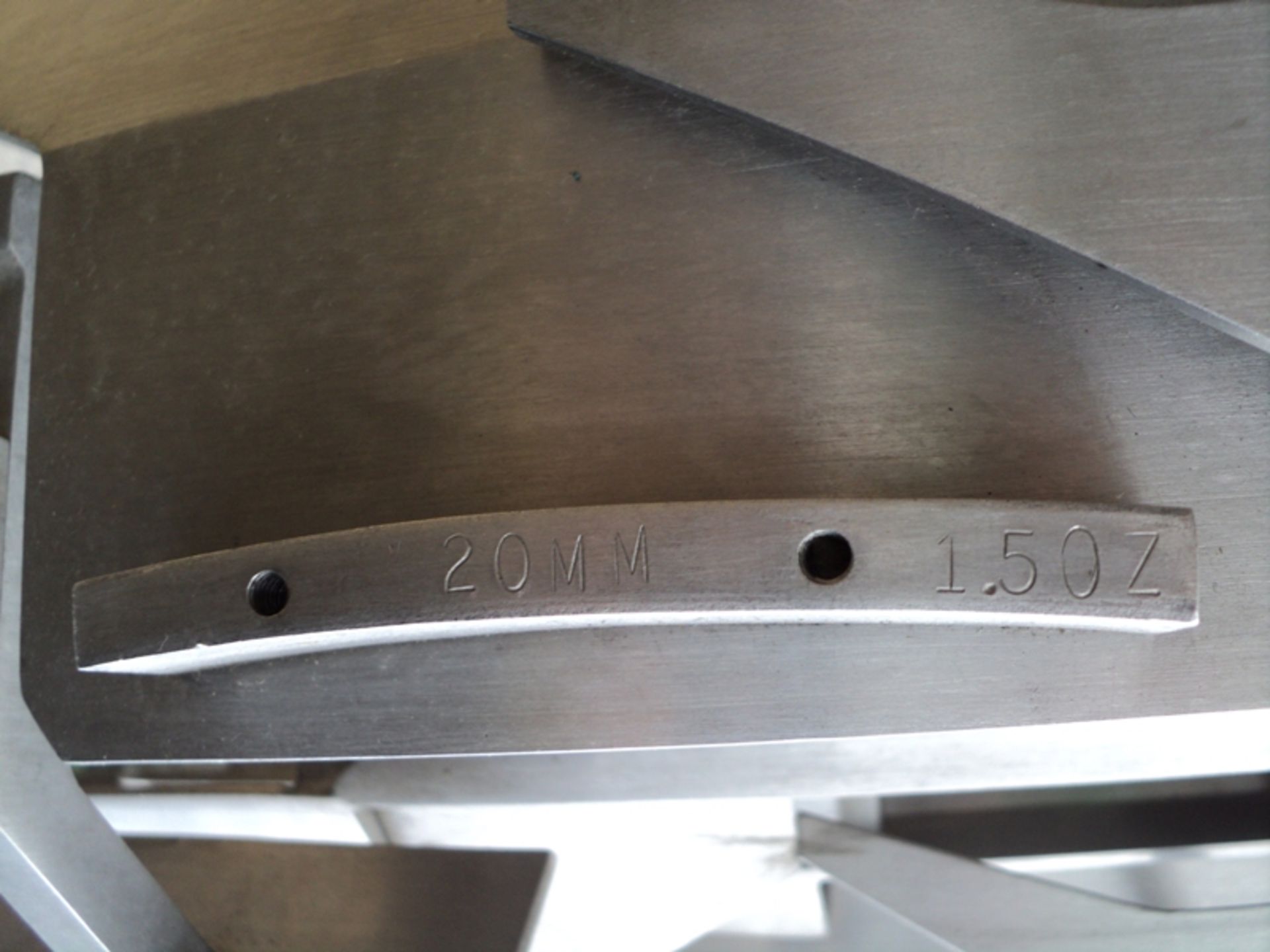 Service Engineering Vibratory Bowl 24" S/N 21614 24" CW Vibratory Feeder Rate 70 PPM Foot print: - Image 7 of 9