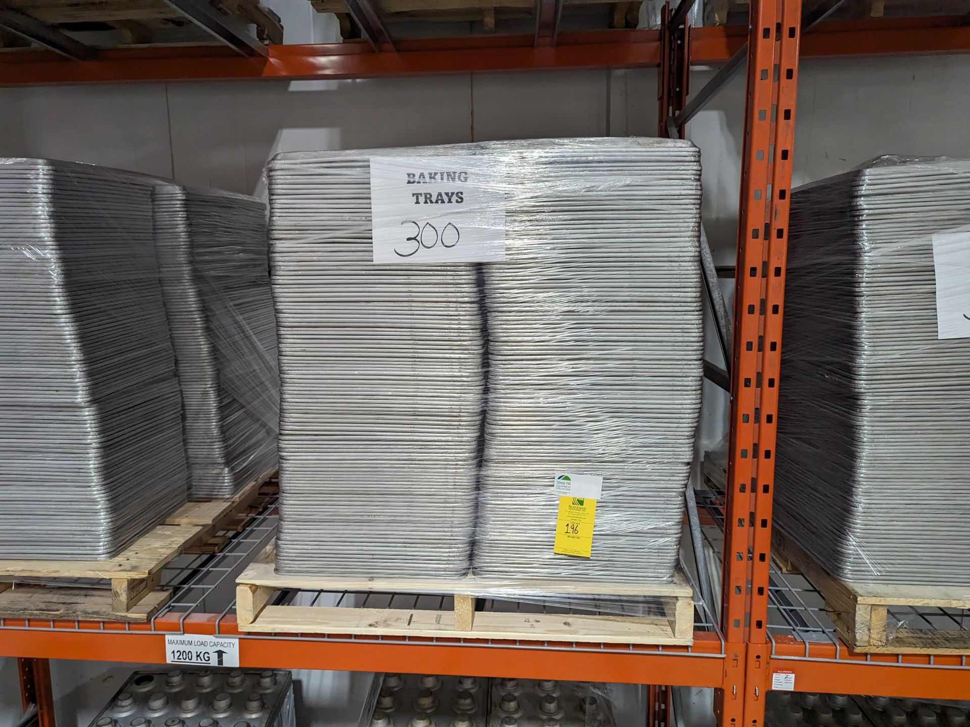 Lot of 300 Baking Sheets, Dimensions LxWxH: 48x40x40