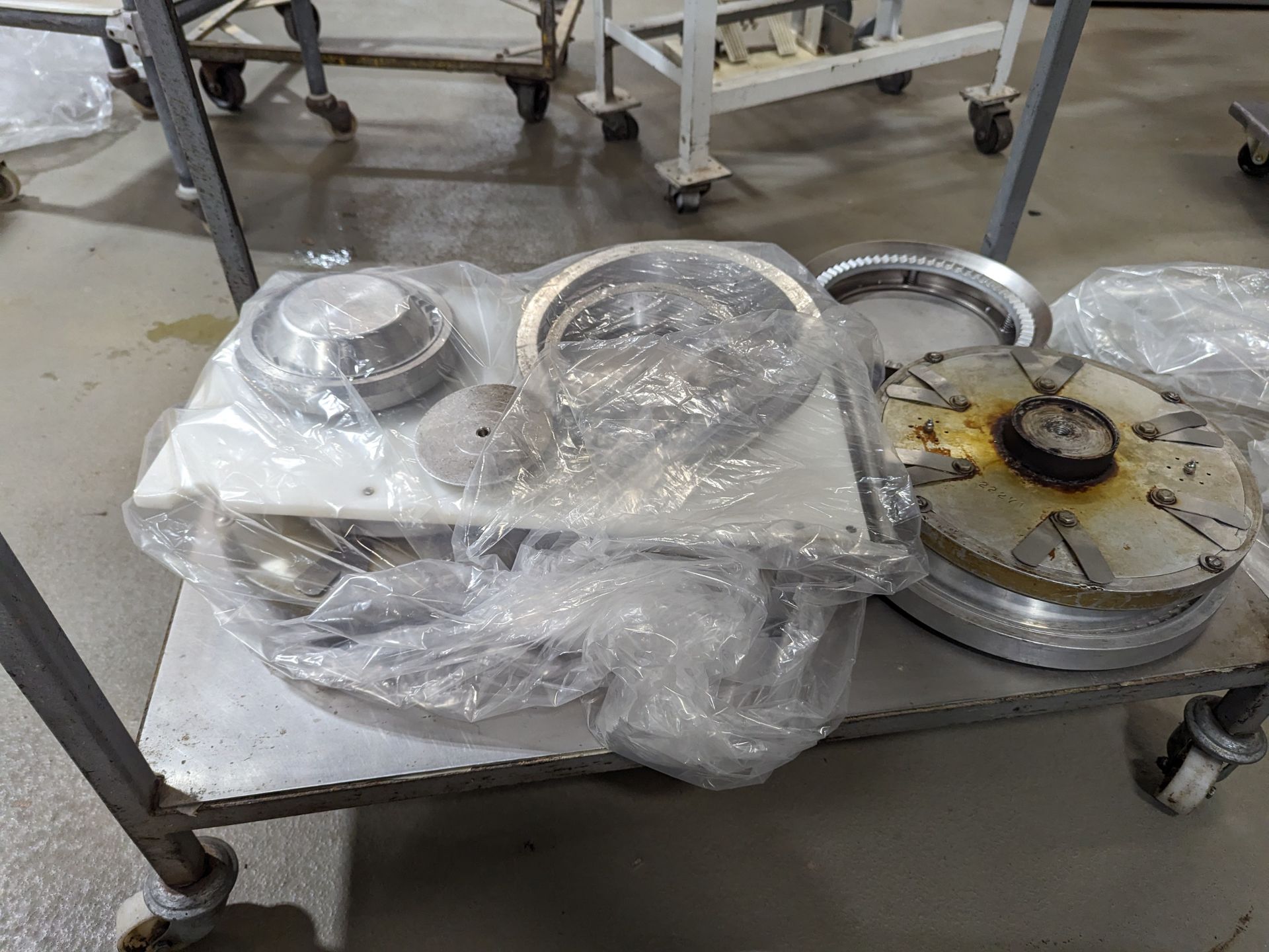 Comtec 2200 Pie Press on table with parts, Dimensions LxWxH: 36x27x37 - Image 5 of 10