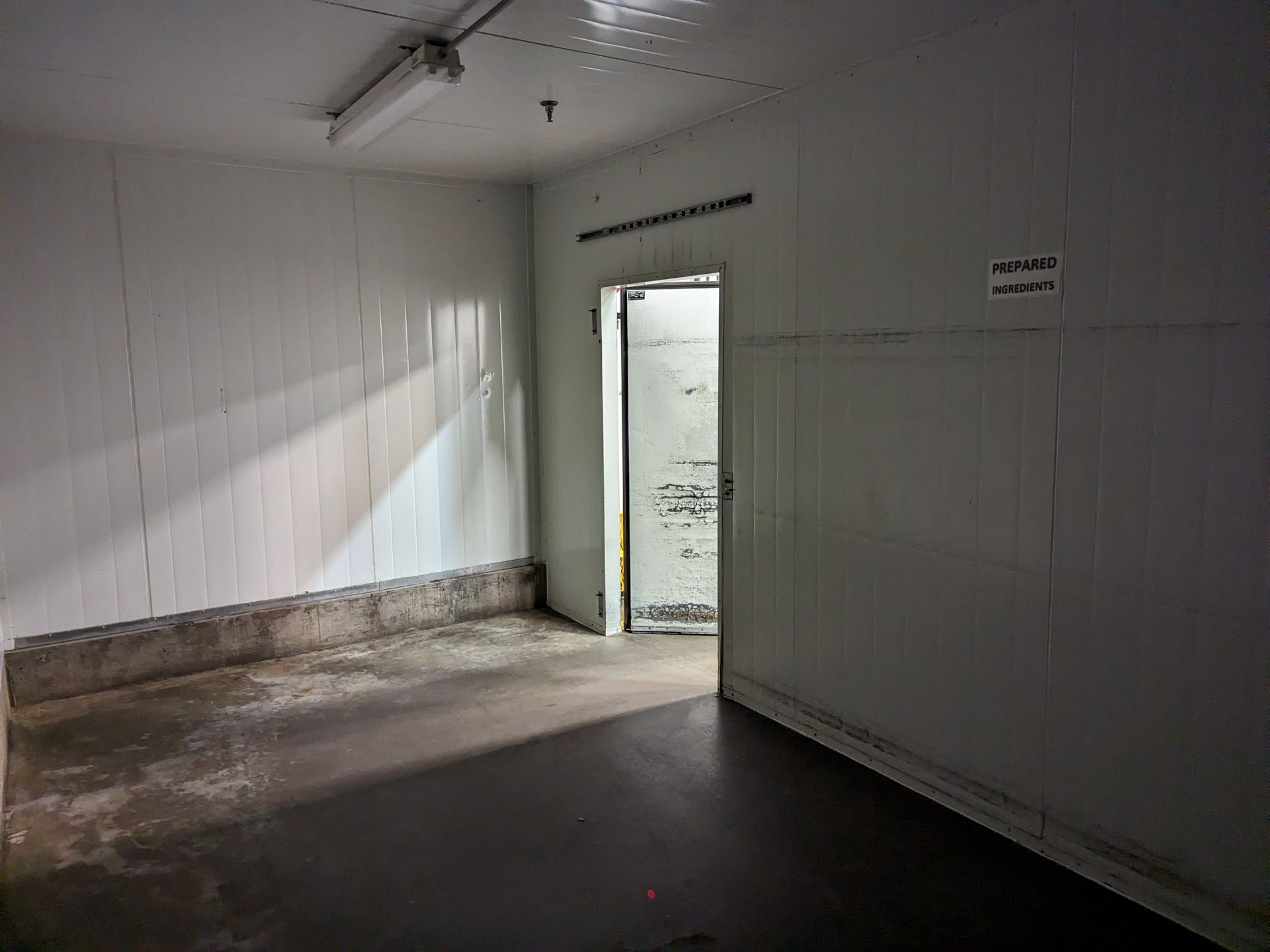 Two Room Walk In Cooler, Overall 33' x 10' x 113" Does not include rear wall. Evaporators - Image 9 of 16