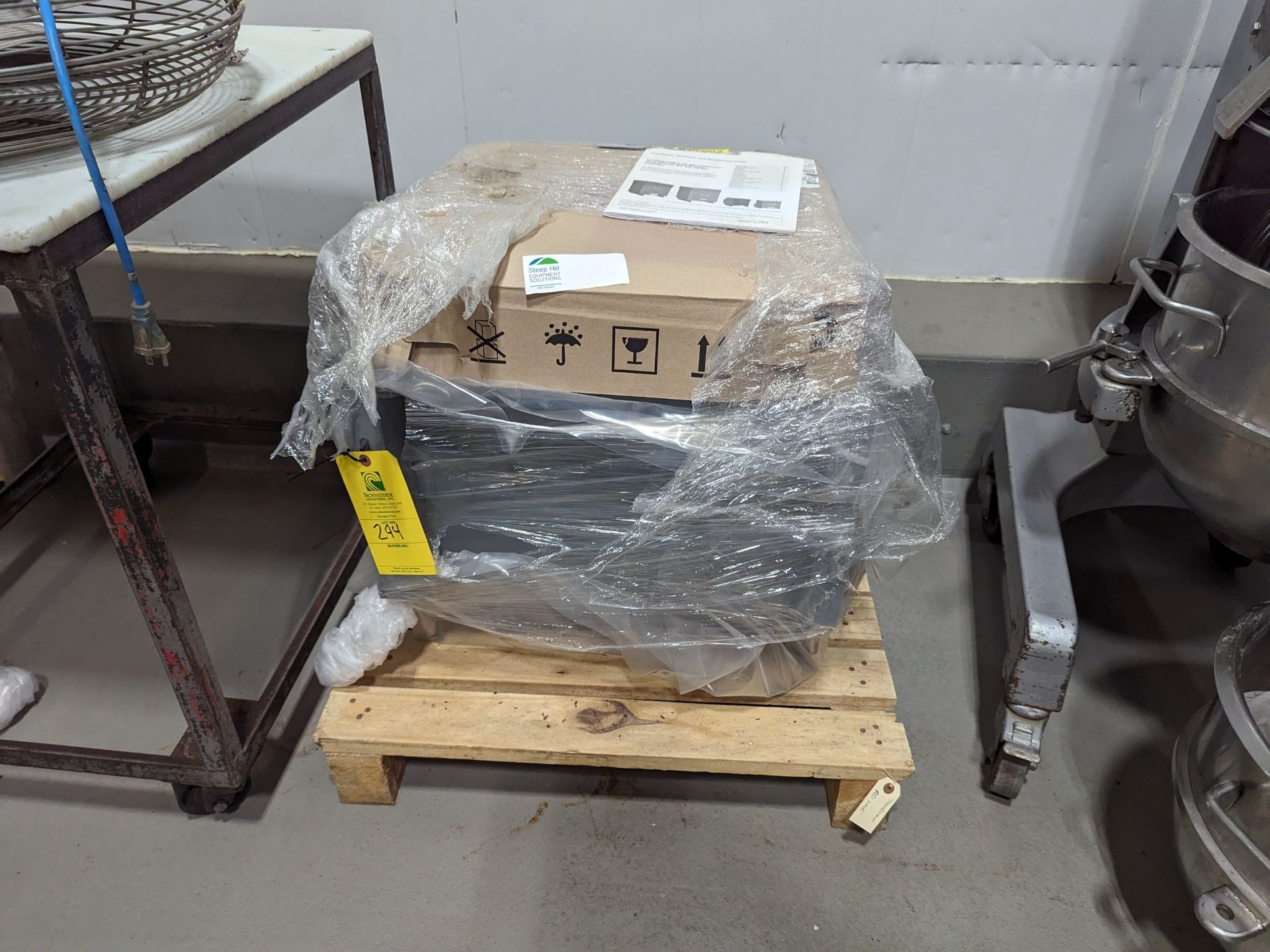 New Hammond Power 15KVa Transformer, 600HV 480LV, Dimensions LxWxH: 28x29x28