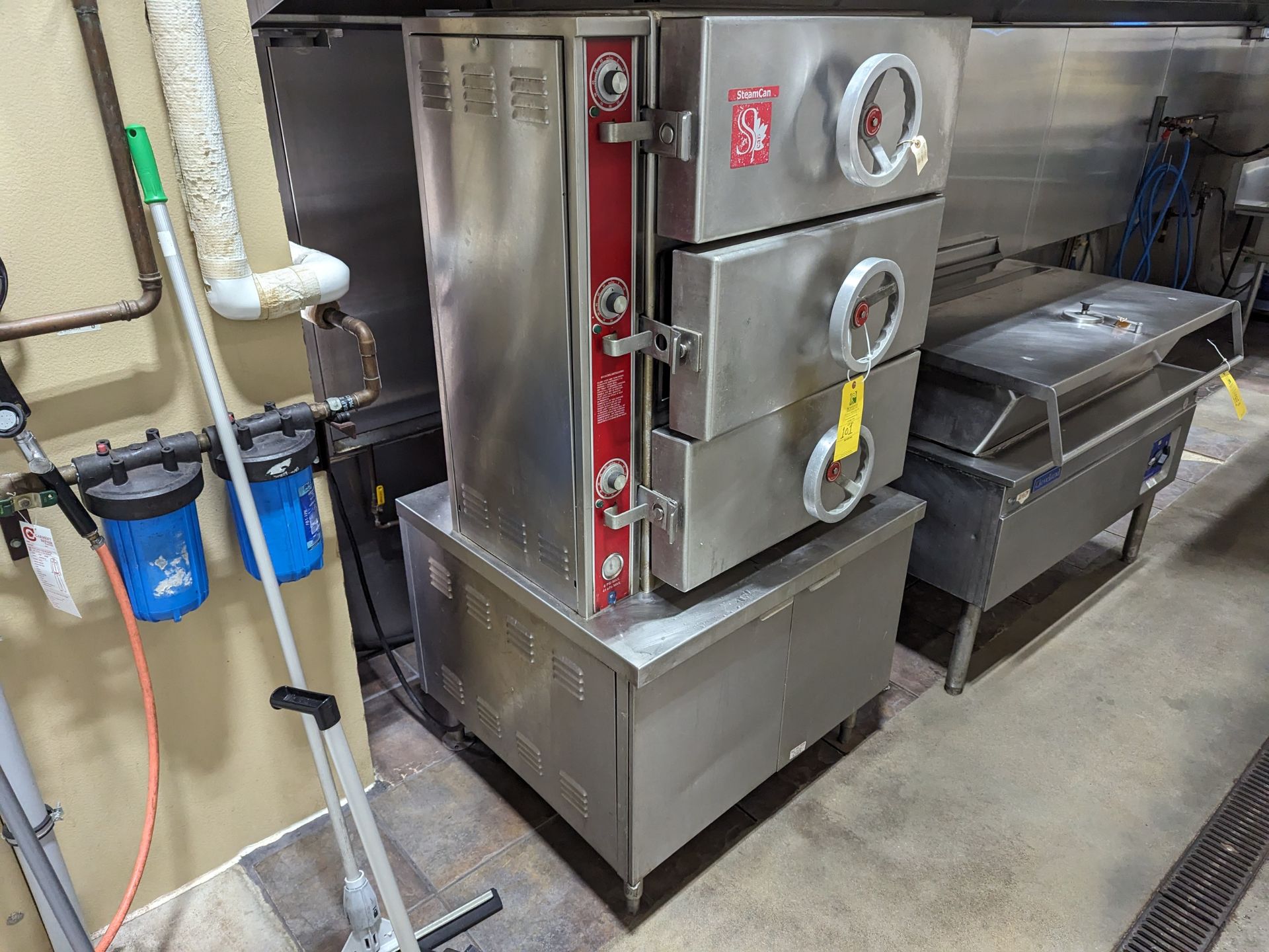 SteamCan GC-3 Pressure Steamer, Dimensions LxWxH 33x36x69, Rigging Price: $120 - Image 2 of 5